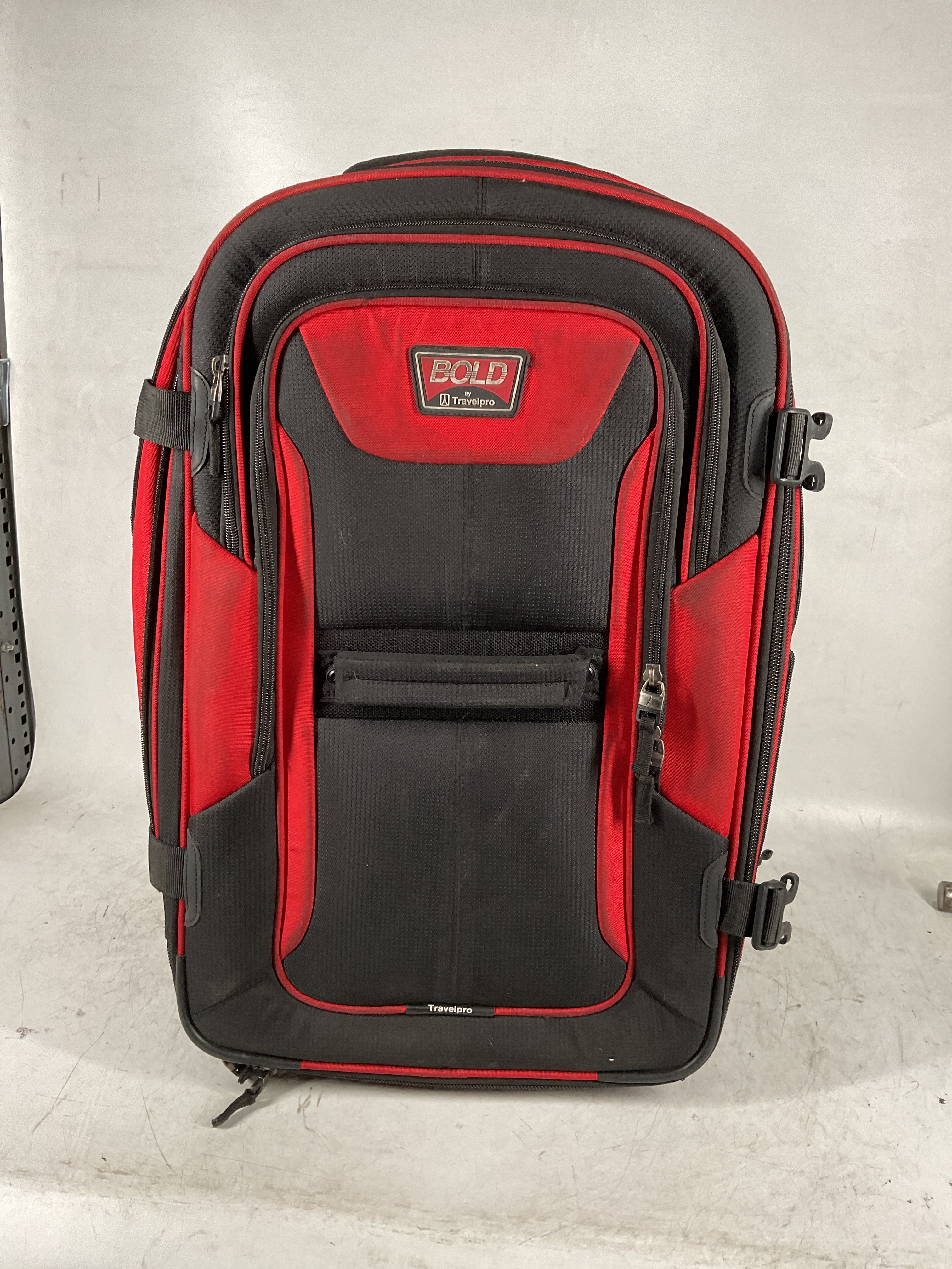 Travelpro Unisex-Adult Bold-Softside Expandable Rollaboard Upright Luggage ( Red , Checked-Medium 25-Inch ) Red Checked Medium 25 Inch U2