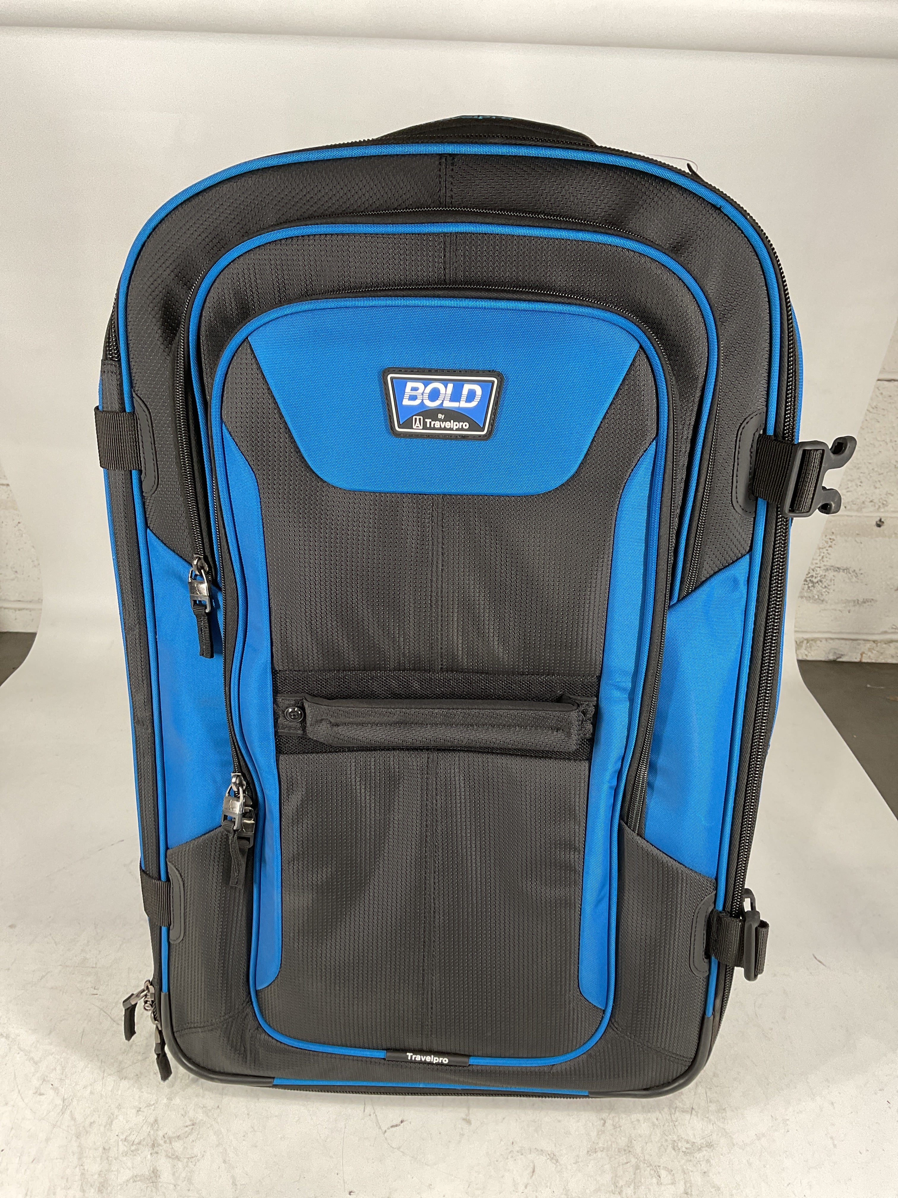 Travelpro Unisex-Adult Bold Softside Expandable Rollaboard Upright Luggage U1