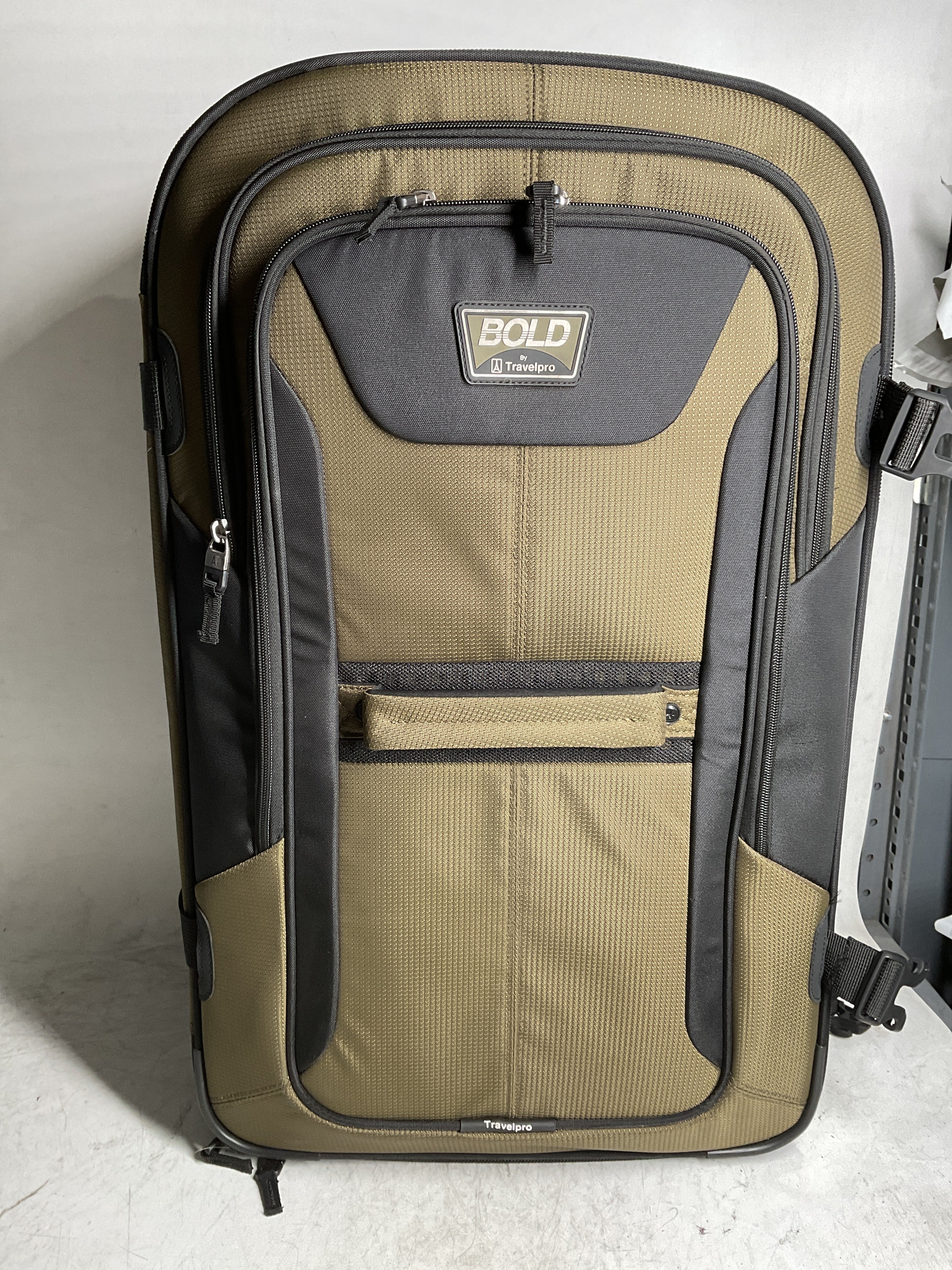 Travelpro Unisex-Adult Bold Softside Expandable Rollaboard Upright Luggage ( Olive/Black , Checked-Large 28-Inch ) Olive/Black Checked Large 28 Inch U5