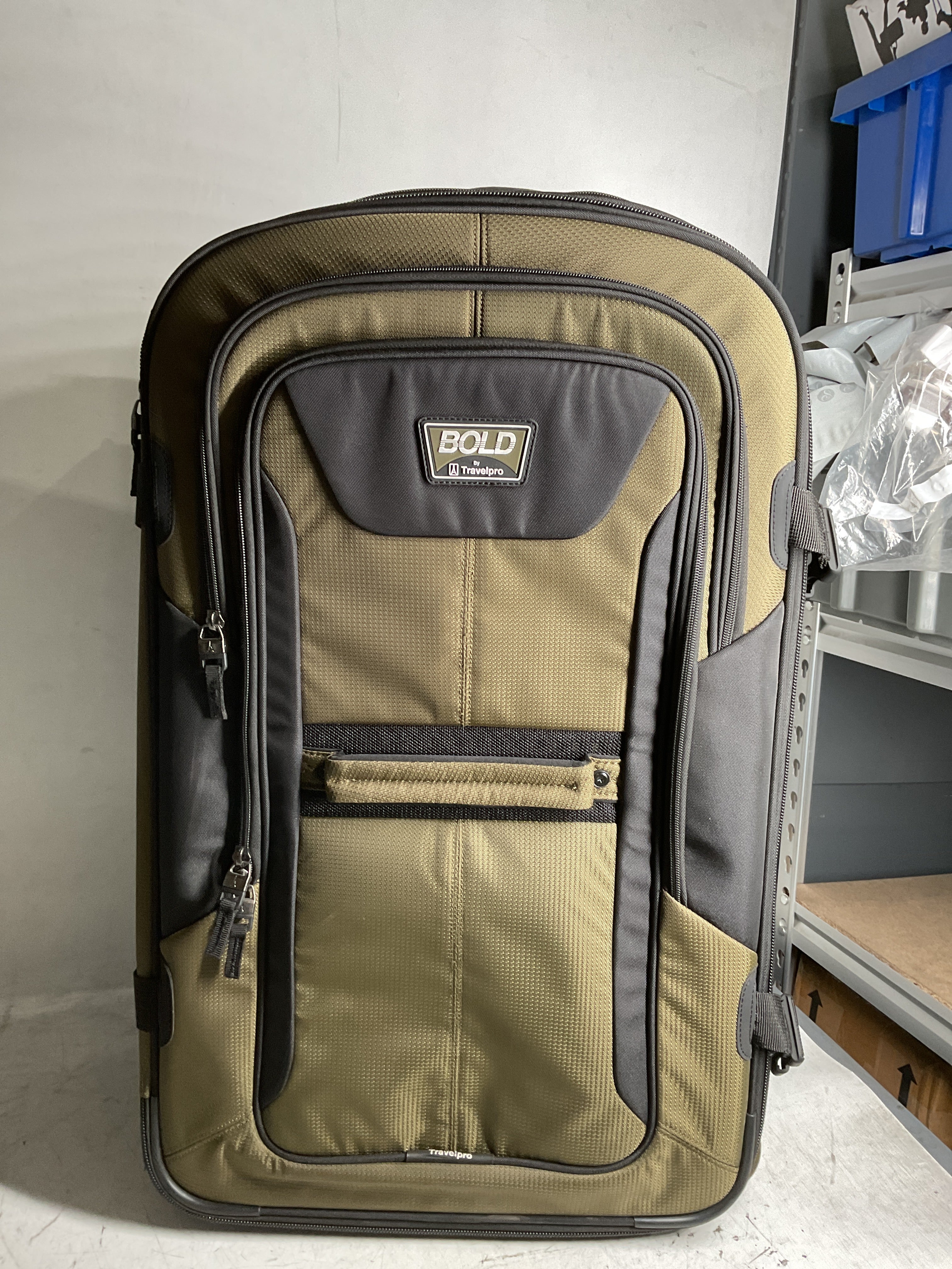Travelpro Unisex-Adult Bold Softside Expandable Rollaboard Upright Luggage ( Olive/Black , Checked-Large 28-Inch ) Olive/Black Checked Large 28 Inch U6