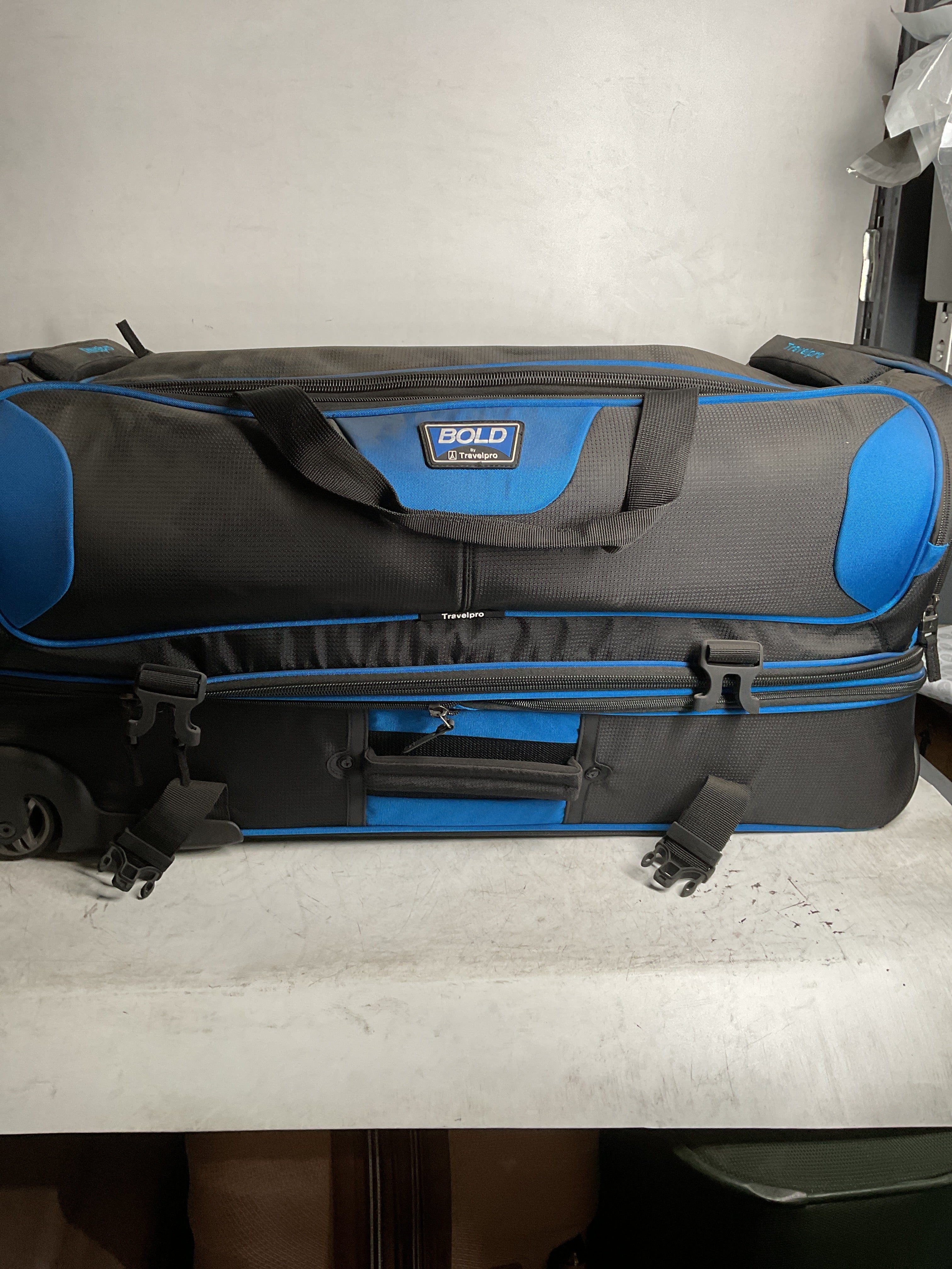 Travelpro Bold Drop Bottom Wheeled Rolling Duffel Bag ( Blue/Black , 30-Inch ) Blue/Black 30 Inch U6