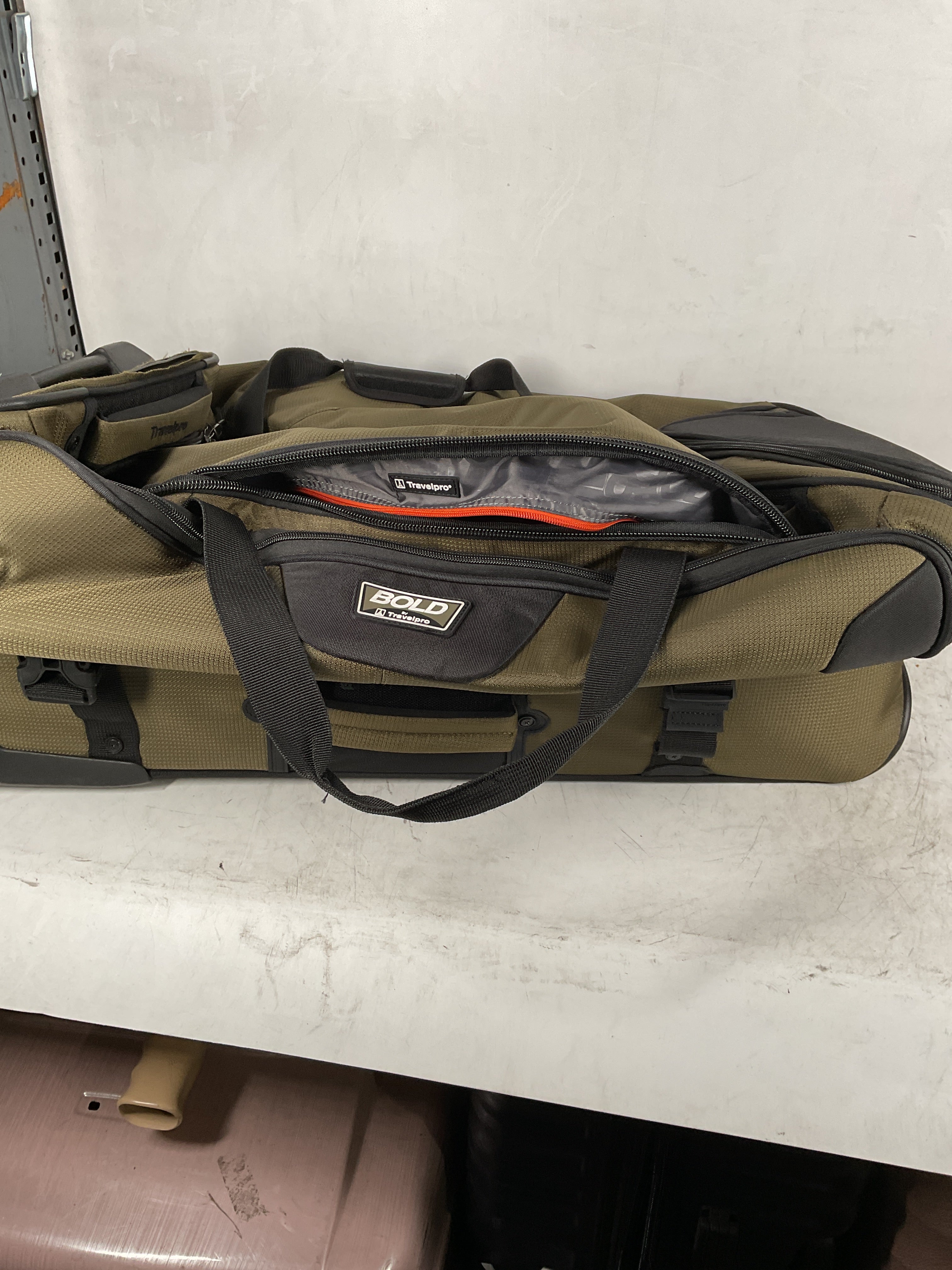 Travelpro Bold Drop Bottom Wheeled Rolling Duffel Bag ( Olive/Black , 30-Inch ) Olive/Black 30 Inch U4