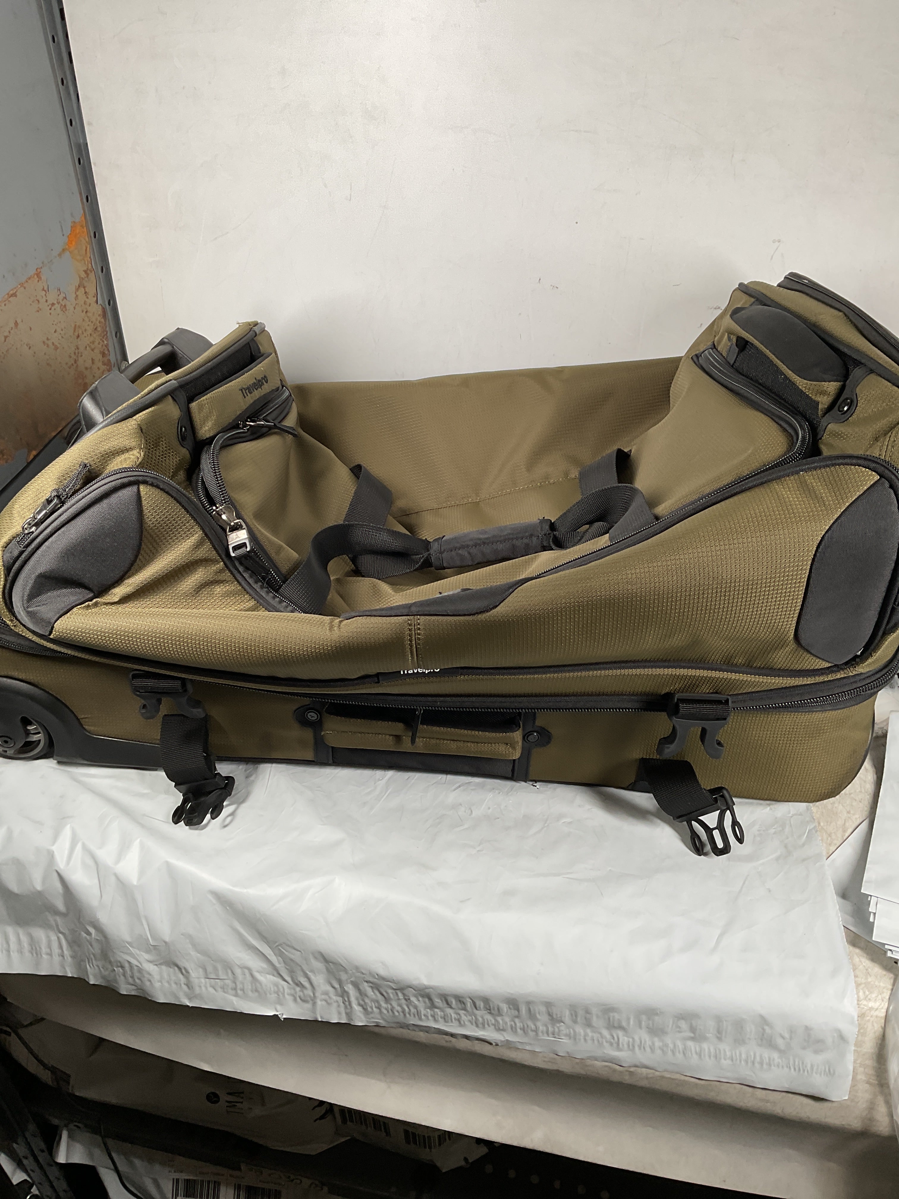 Travelpro Bold Drop Bottom Wheeled Rolling Duffel Bag ( Olive/Black , 30-Inch ) Olive/Black 30 Inch U5