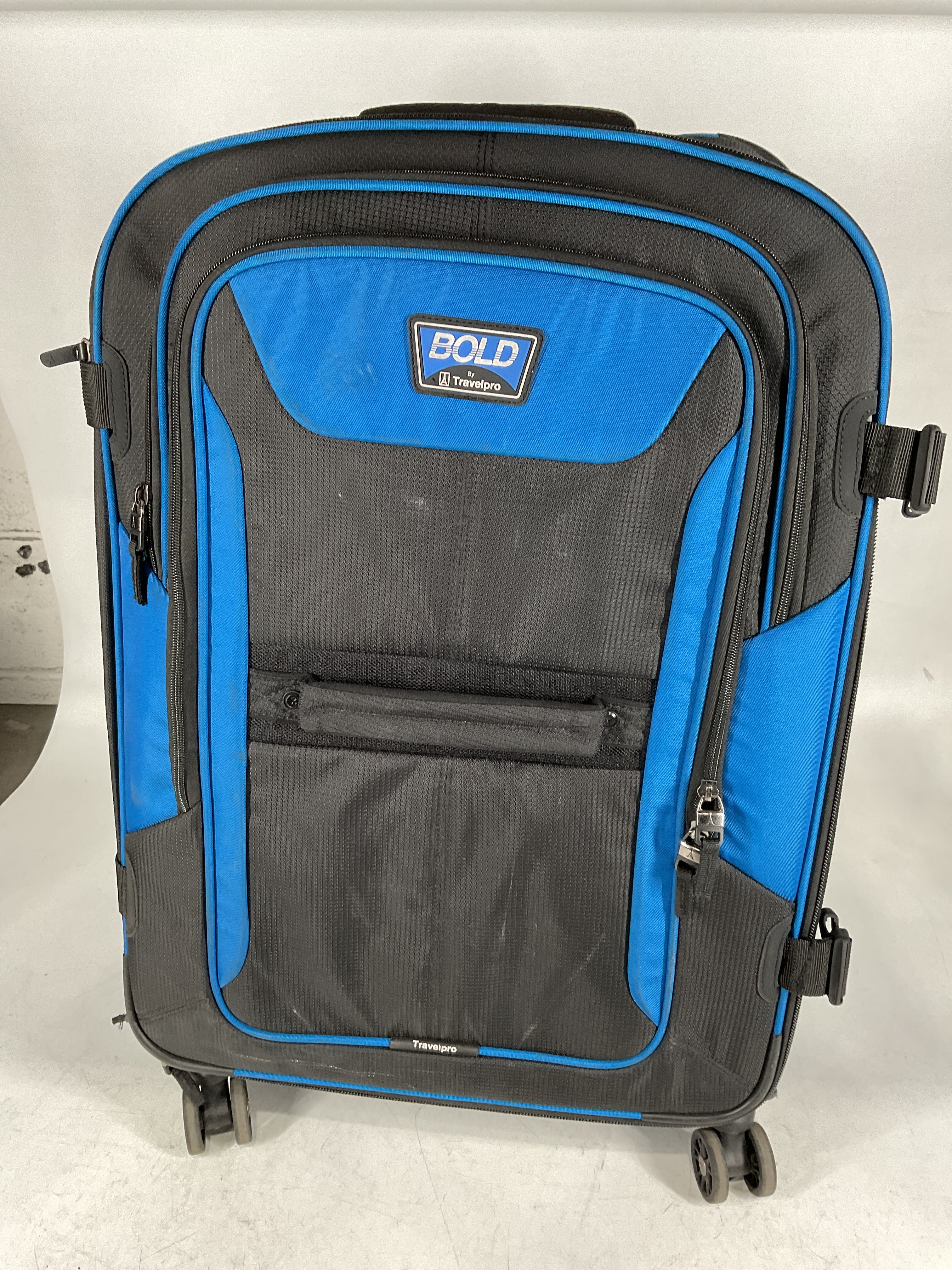 Travelpro Bold-Softside Expandable Luggage with Spinner Wheels U1