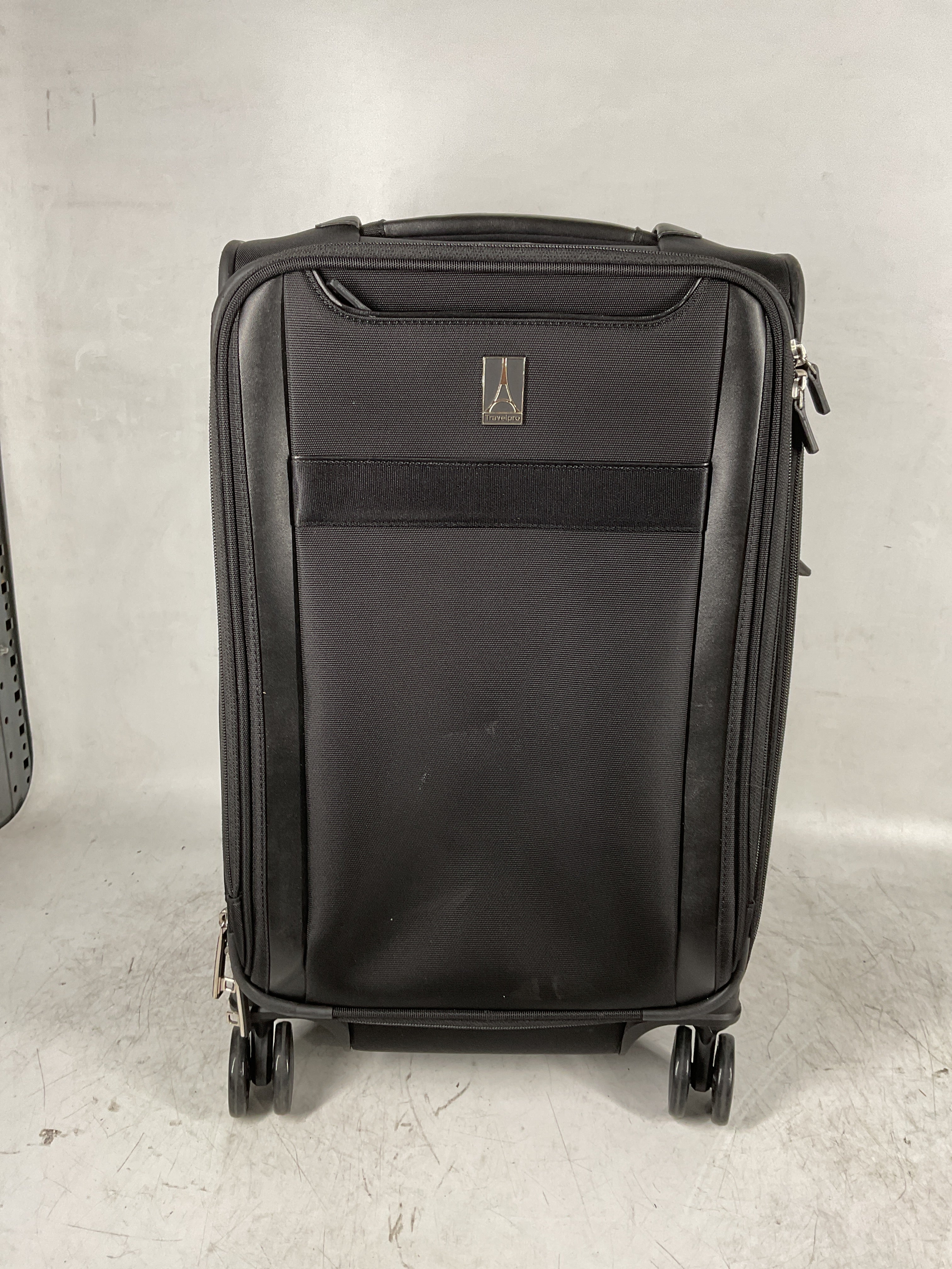 Travelpro Versapack + Lightweight Softside Expandable Checked Luggage, 8 Spinner Suitcase, TSA Lock, Men and Women ( Black , Carry On 21-Inch ) Black Carry On 21 Inch U1