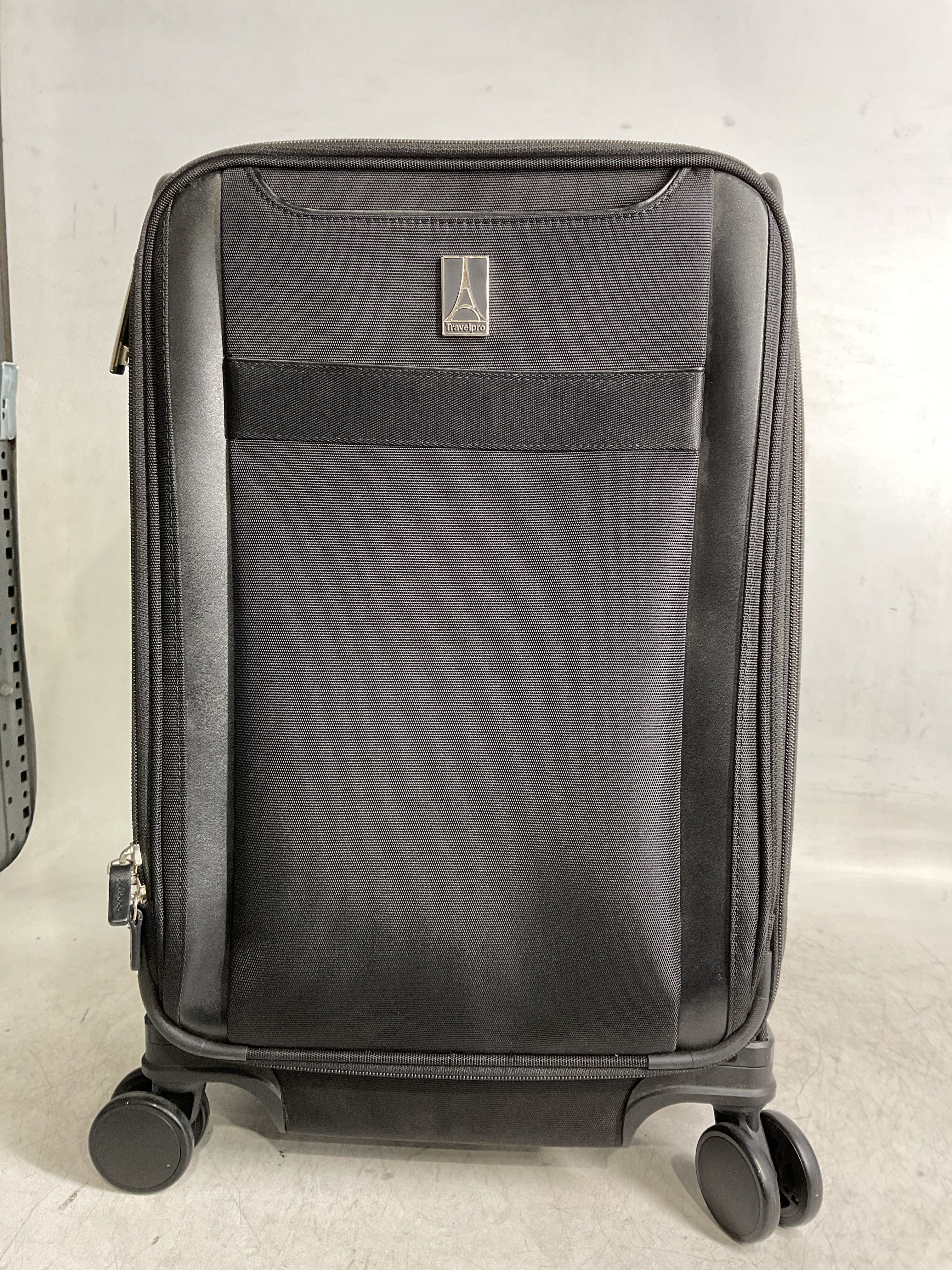 Travelpro Versapack + Lightweight Softside Expandable Checked Luggage, 8 Spinner Suitcase, TSA Lock, Men and Women ( Black , Carry On 21-Inch ) Black Carry On 21 Inch U3