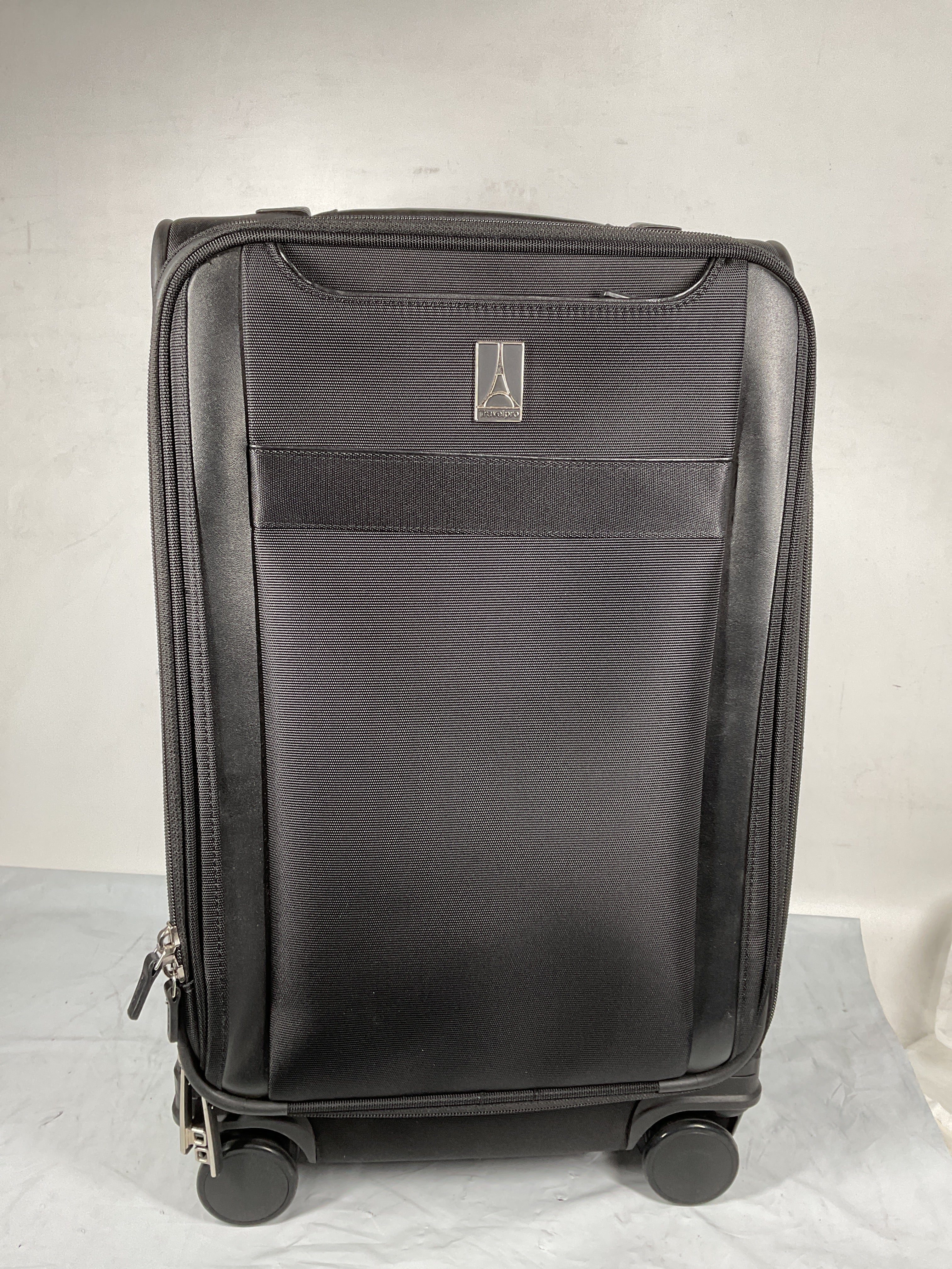 Travelpro Versapack + Lightweight Softside Expandable Checked Luggage, 8 Spinner Suitcase, TSA Lock, Men and Women ( Black , Carry On ) Black Carry On U8