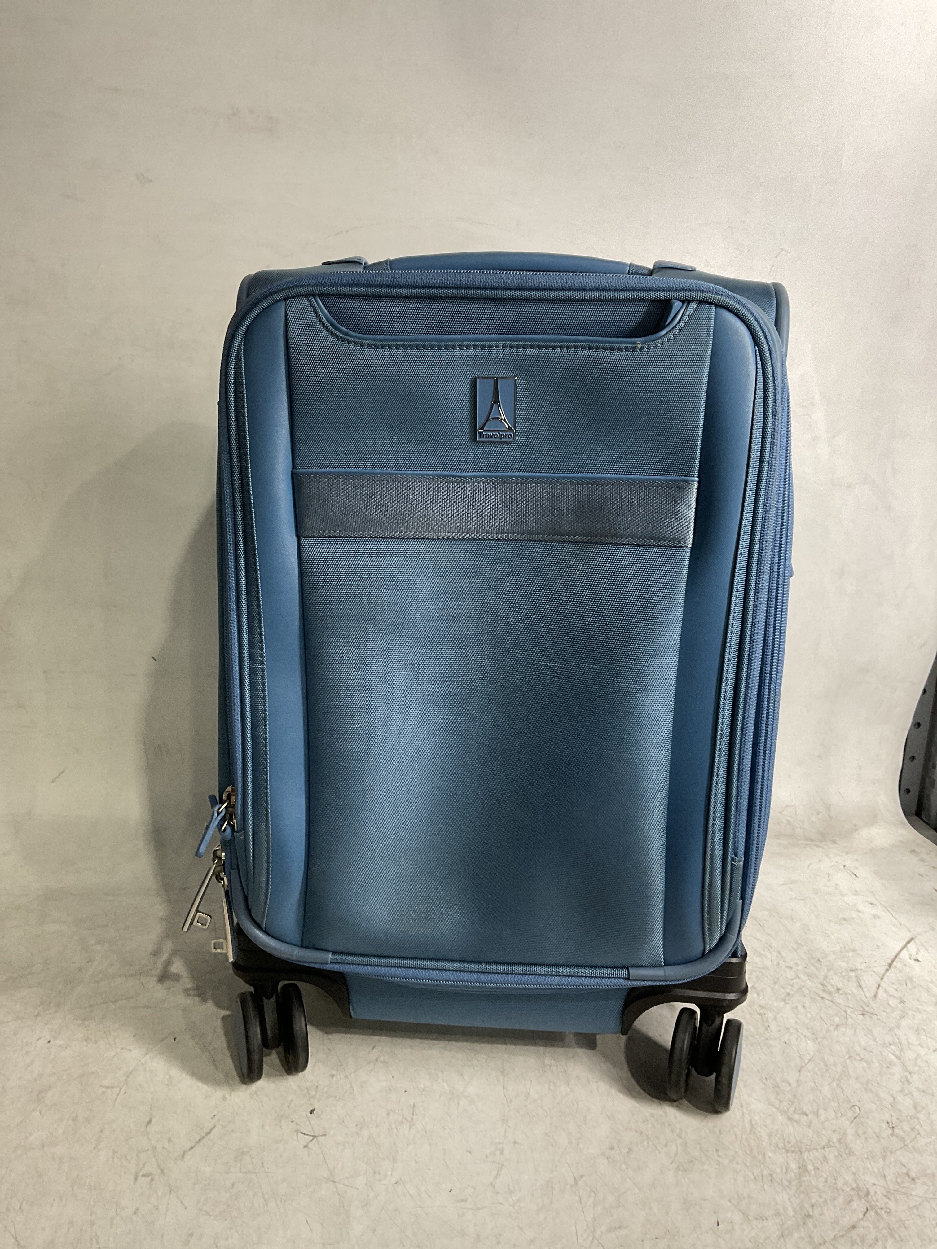 Travelpro Versapack + Lightweight Softside Expandable Checked Luggage, 8 Spinner Suitcase, TSA Lock, Men and Women ( Elemental Blue , Compact Carry On 20-Inch ) Elemental Blue Compact Carry On 20 Inch U1