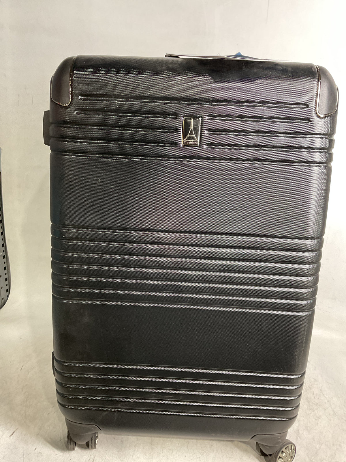 Travelpro Roundtrip Medium Check-in Expandable Spinner ( Black U2
