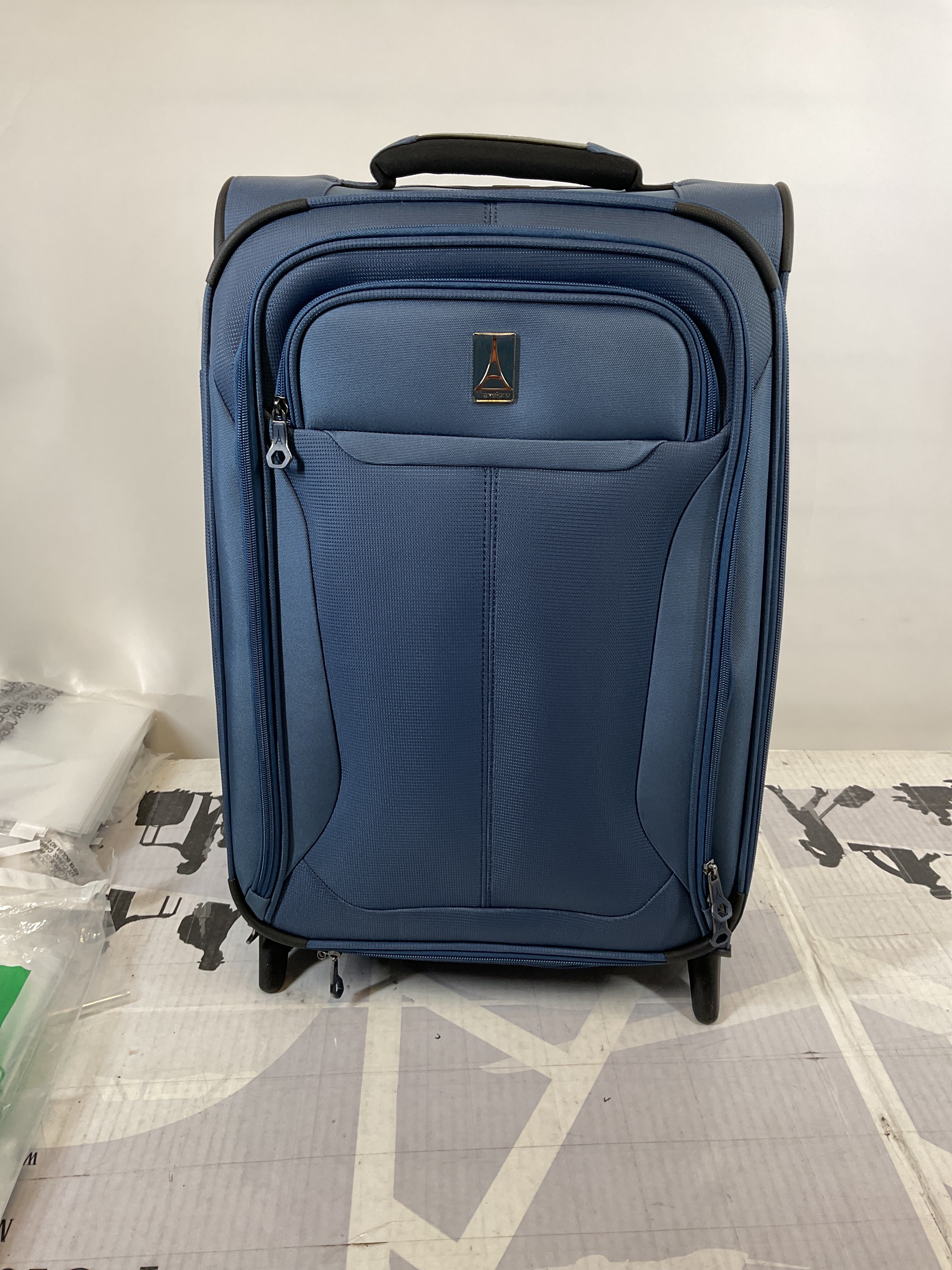 Travelpro Tourlite Softside 22" Expandable Carry-On Rollaboard (2-Wheel) Lightweight Luggage ( Blue , Carry-on 22-Inch ) Blue Carry On 22 Inch U13