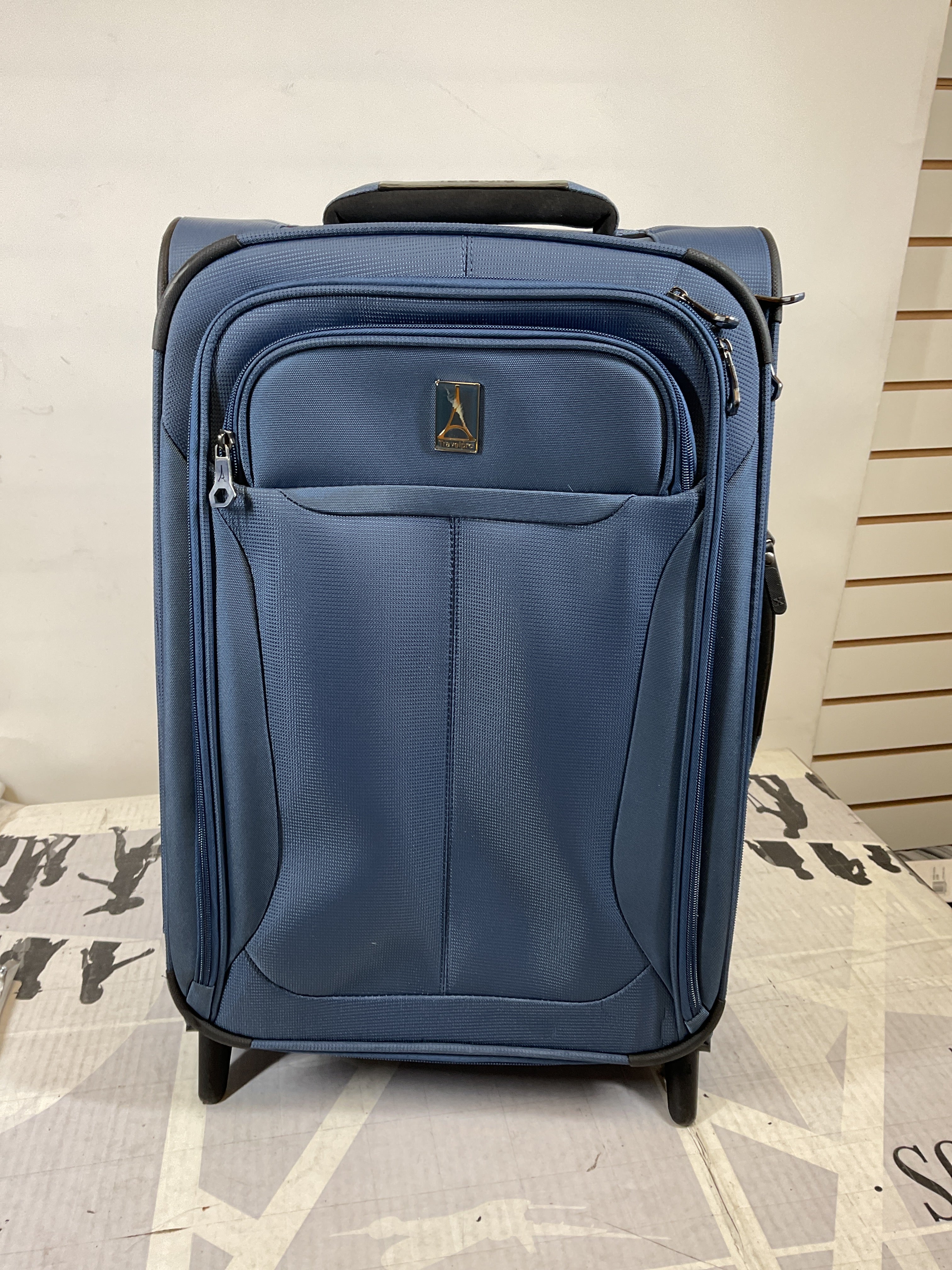 Travelpro Tourlite Softside 22" Expandable Carry-On Rollaboard (2-Wheel) Lightweight Luggage ( Blue , Carry-on 22-Inch ) Blue Carry On 22 Inch U15