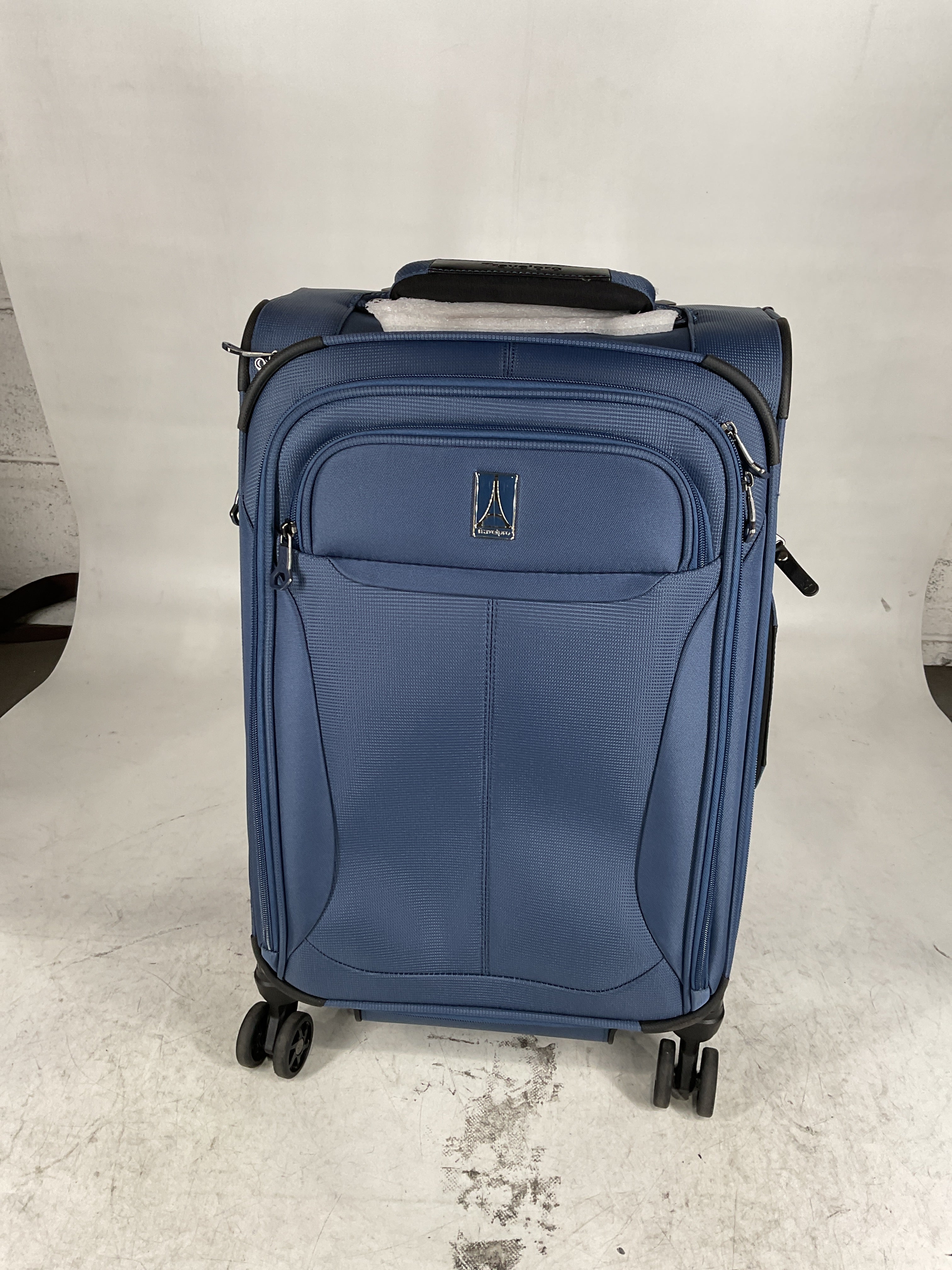 Travelpro Tourlite Softside Expandable Luggage with 4 Spinner Wheels, Lightweight Suitcase, Men and Women U11