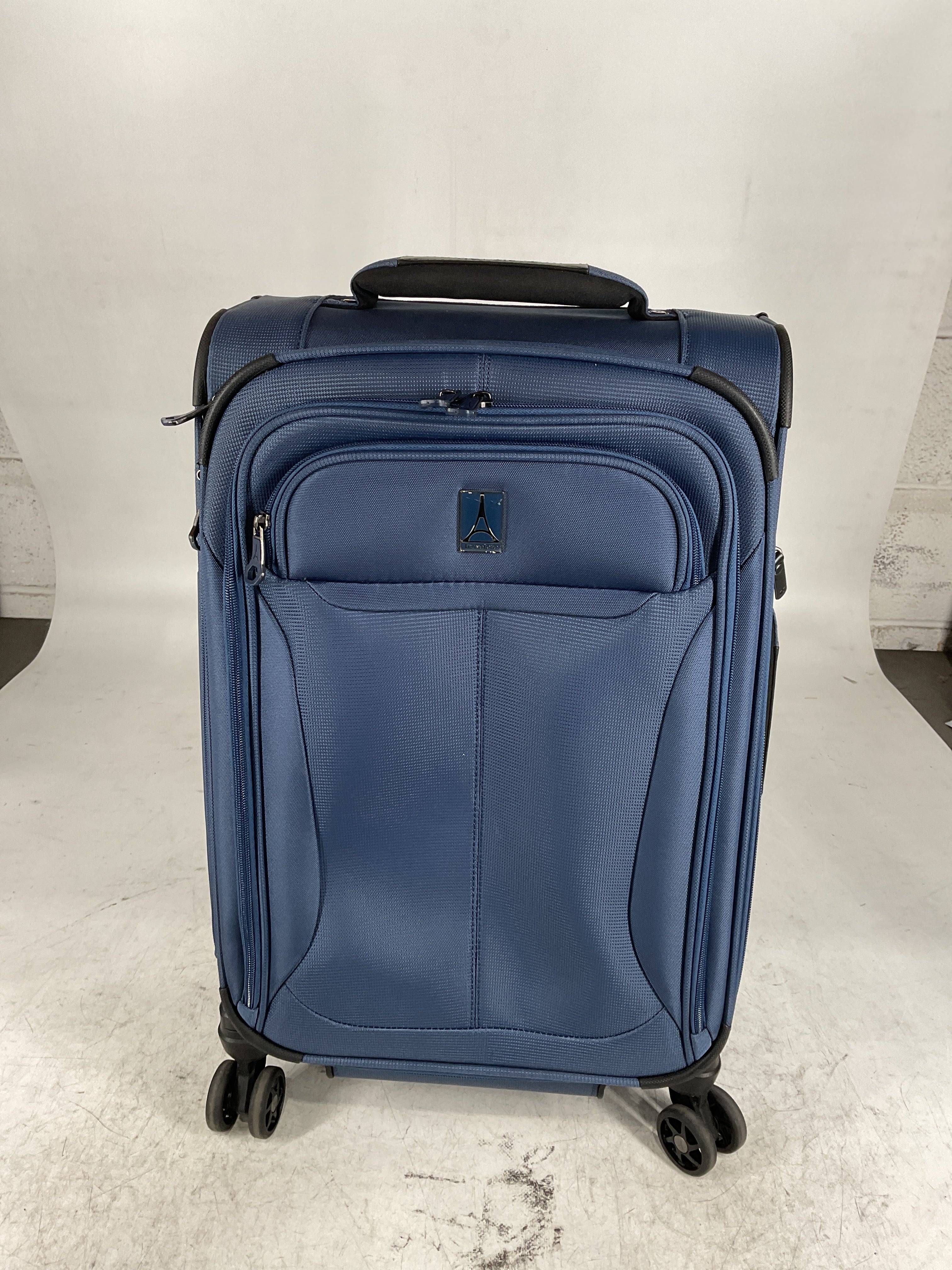 Travelpro Tourlite Softside Expandable Luggage with 4 Spinner Wheels, Lightweight Suitcase, Men and Women U12