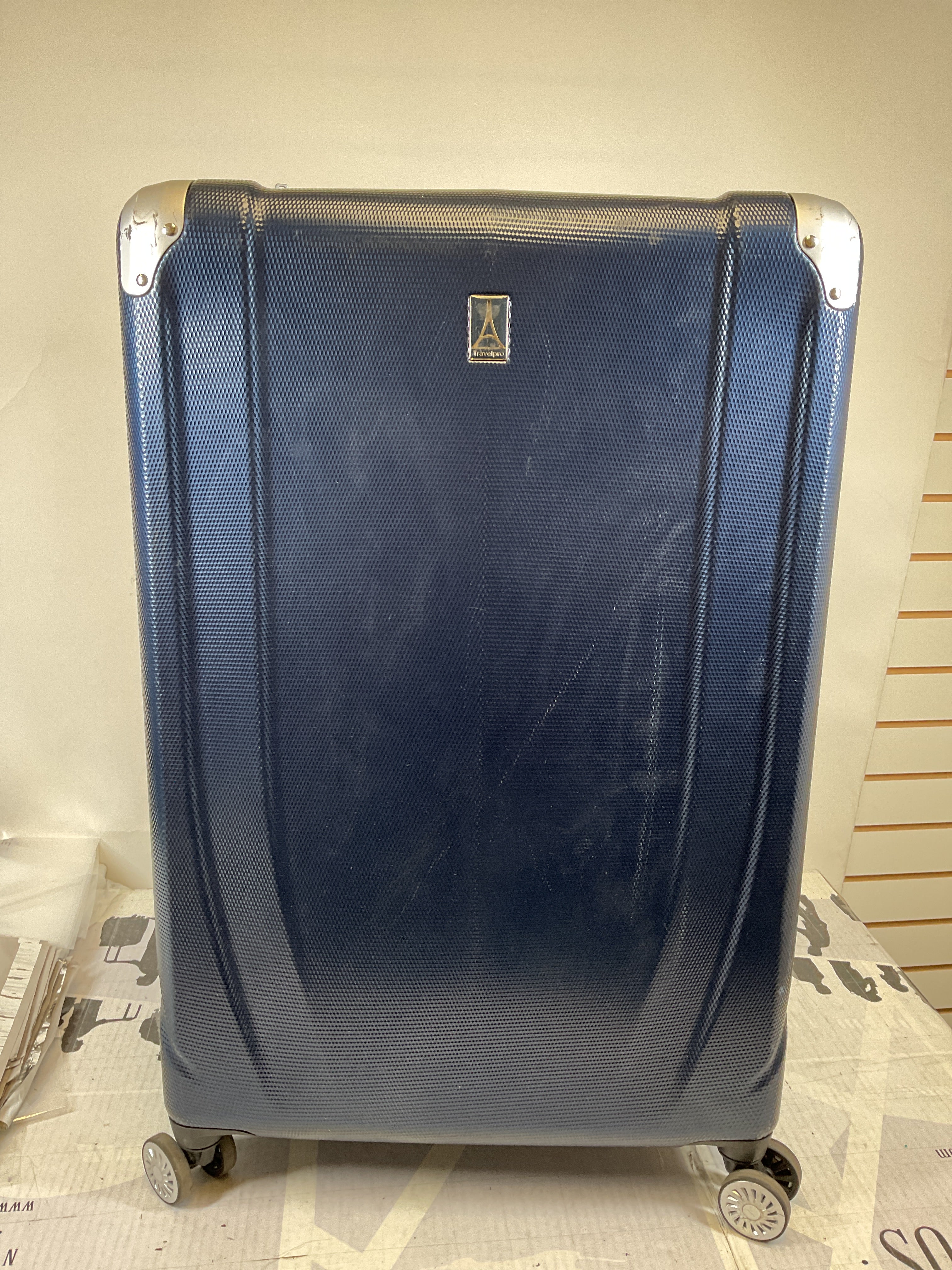 Travelpro Pathways 3 Hardside Expandable Luggage, 8 Spinner Wheels, Lightweight Hard Shell Suitcase ( Royal Blue , Checked Large 28 Inch ) Royal Blue Checked Large 28 Inch U17