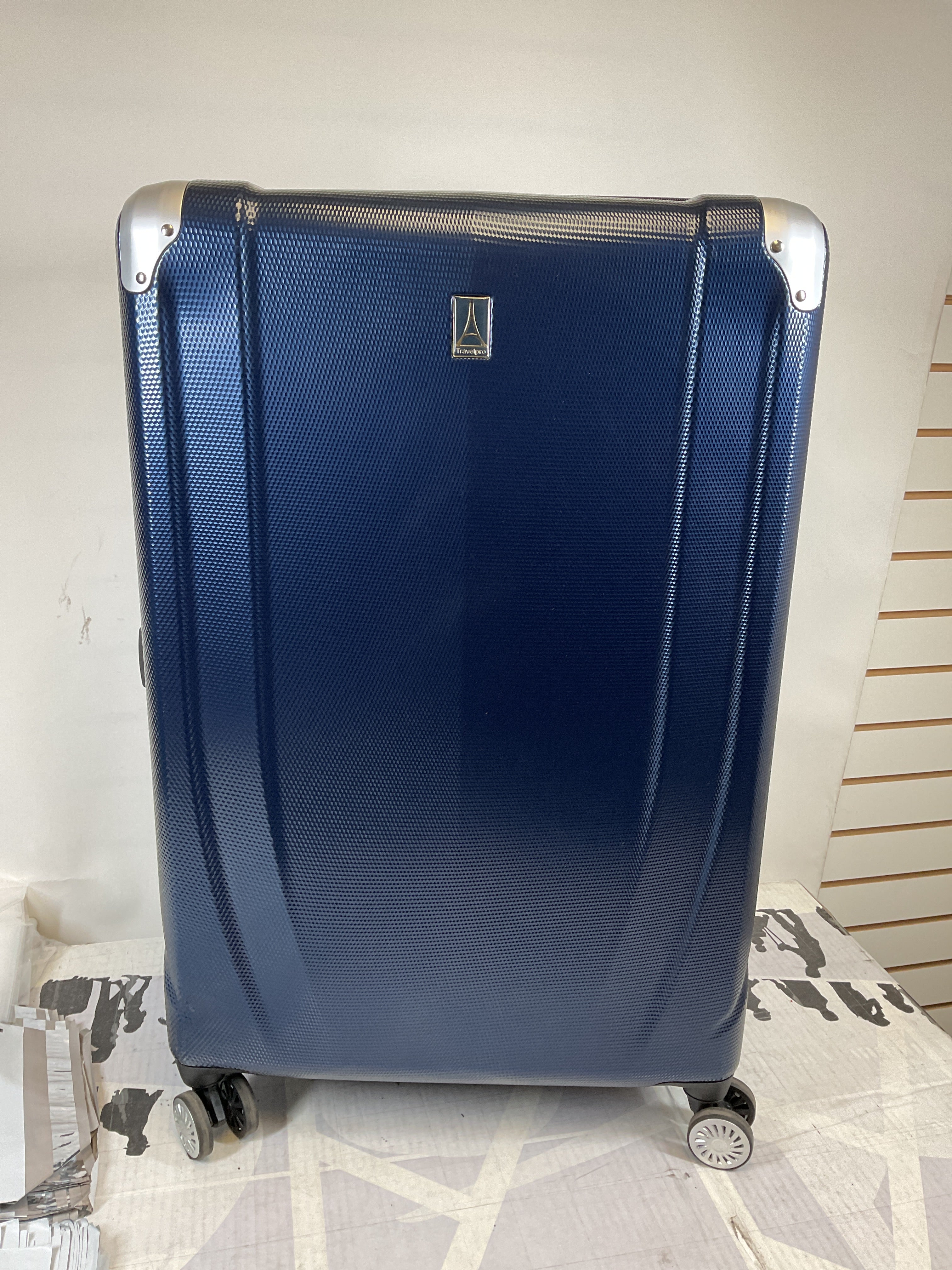 Travelpro Pathways 3 Hardside Expandable Luggage, 8 Spinner Wheels, Lightweight Hard Shell Suitcase ( Royal Blue , Checked Large 28 Inch ) Royal Blue Checked Large 28 Inch U18