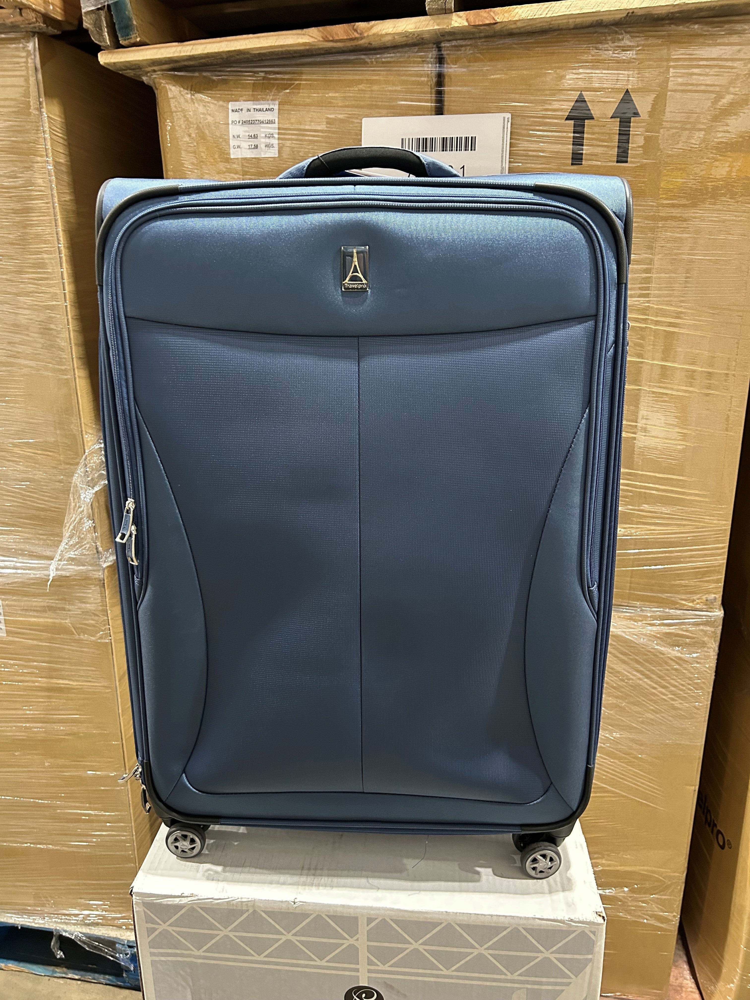 Travelpro Walkabout 6 Large Checked in Softside Spinner U1