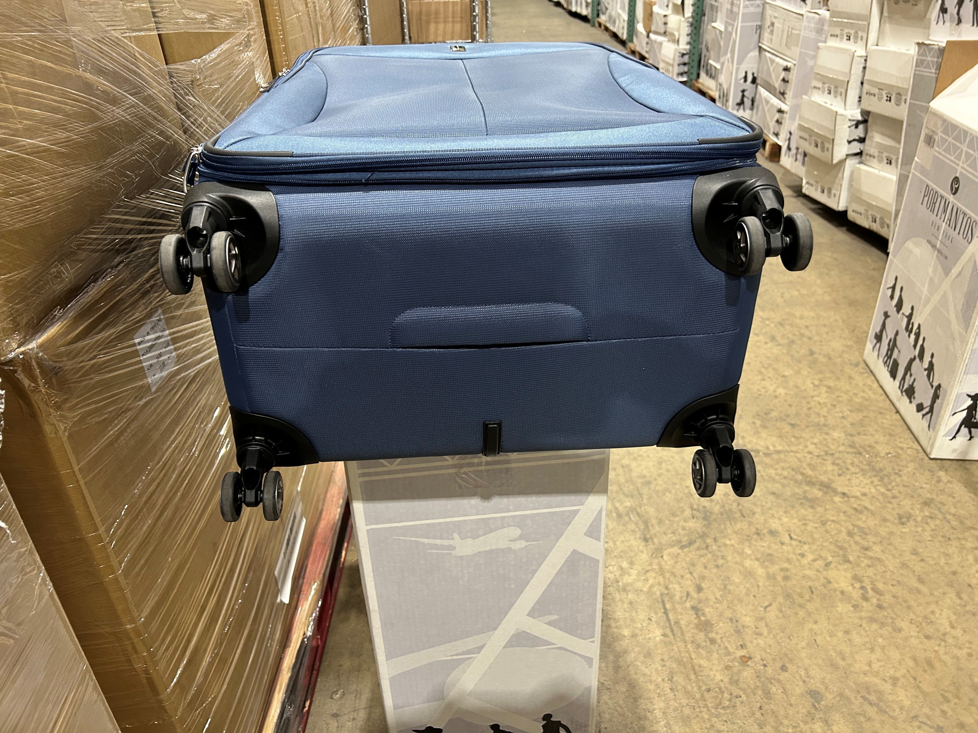 Travelpro Walkabout 6 Large Checked in Softside Spinner U1