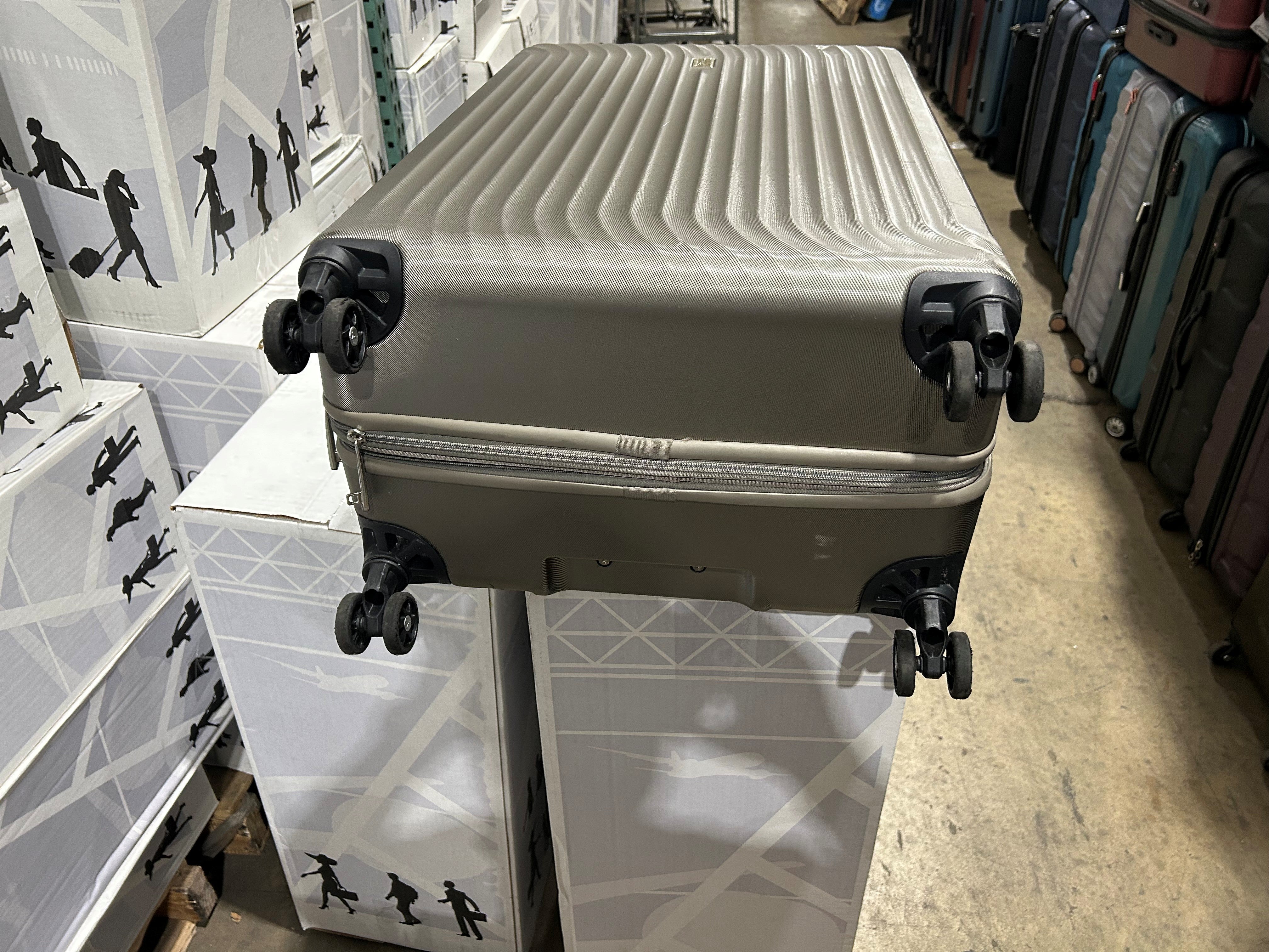 Travelpro Maxlite Air Hardside Expandable Luggage, 8 Spinner Wheels, Lightweight Hard Shell Polycarbonate U9