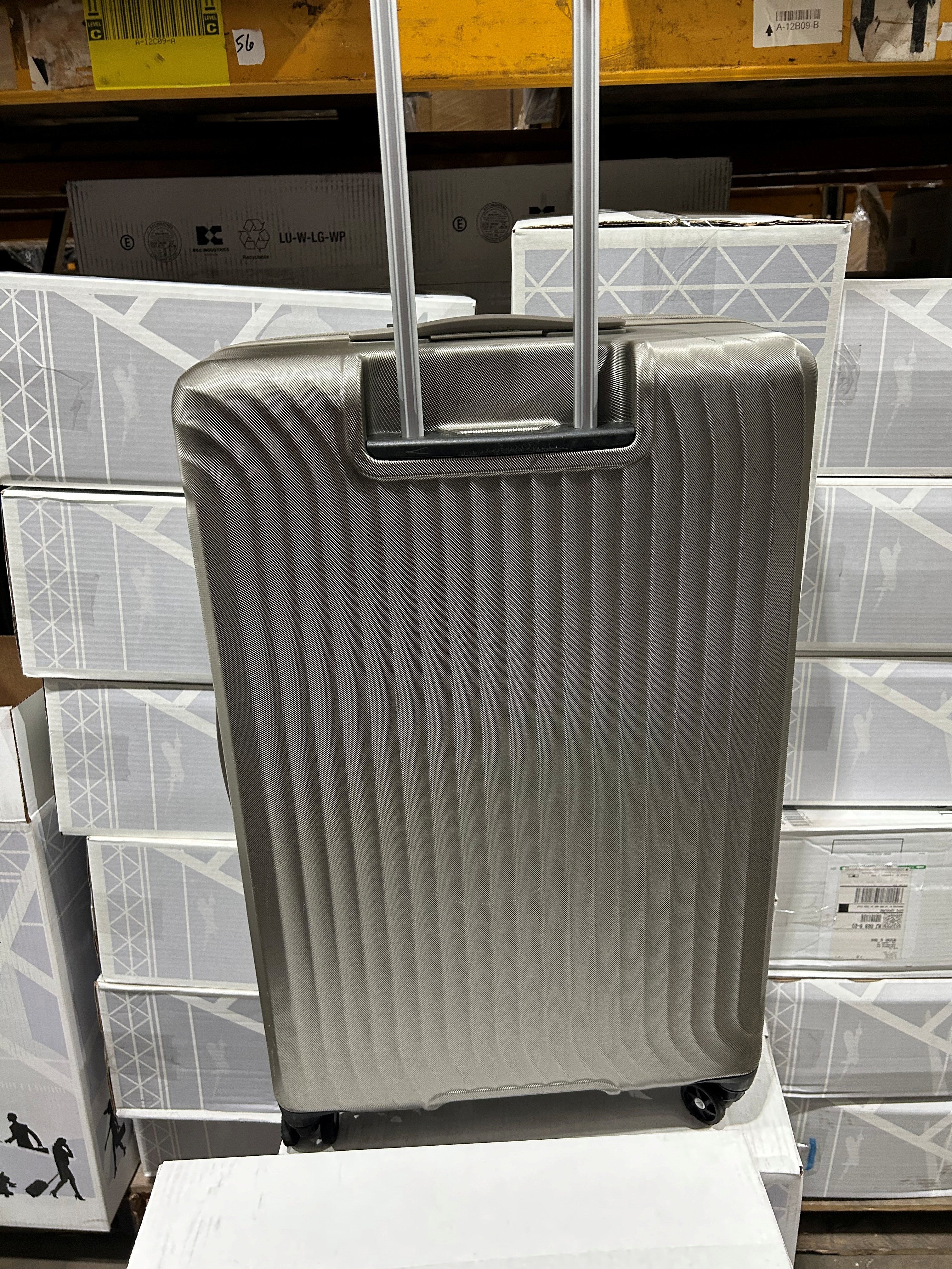 Travelpro Maxlite Air Hardside Expandable Luggage, 8 Spinner Wheels, Lightweight Hard Shell Polycarbonate U9