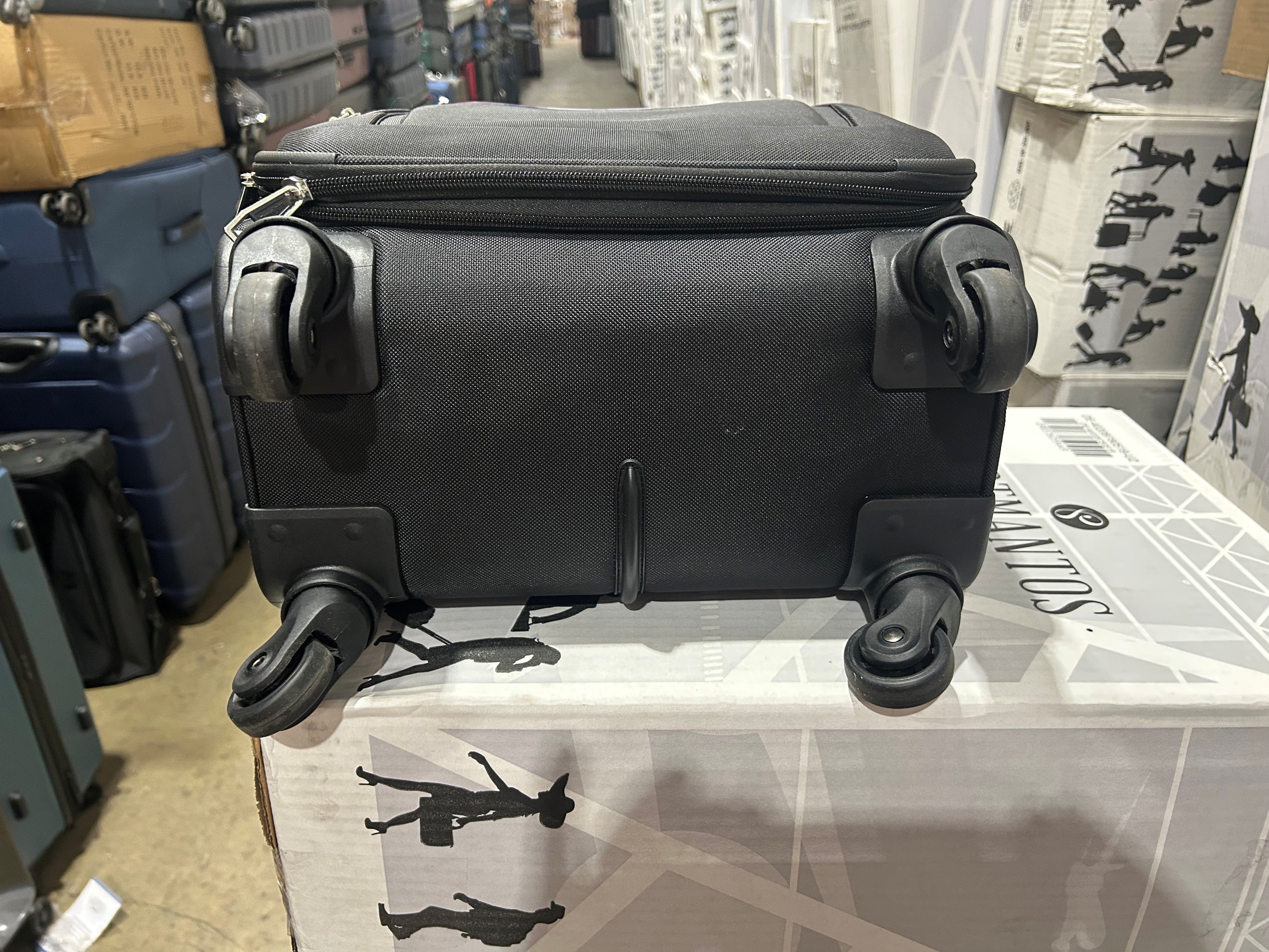 Travelpro Sapphire Elite 21 in Mobile Office Spinner U1