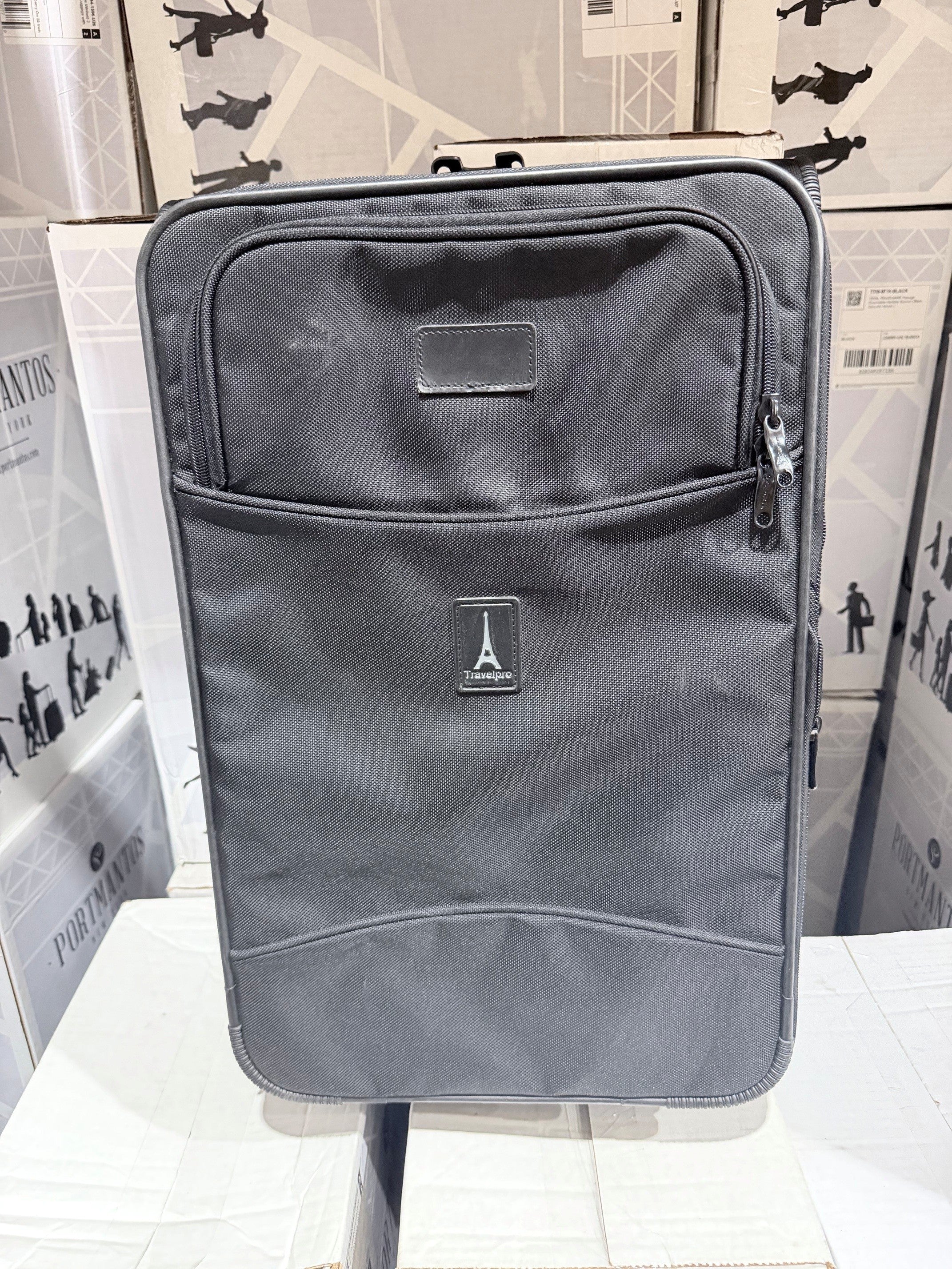 Travelpro Flight Crew Black Carry On  U3