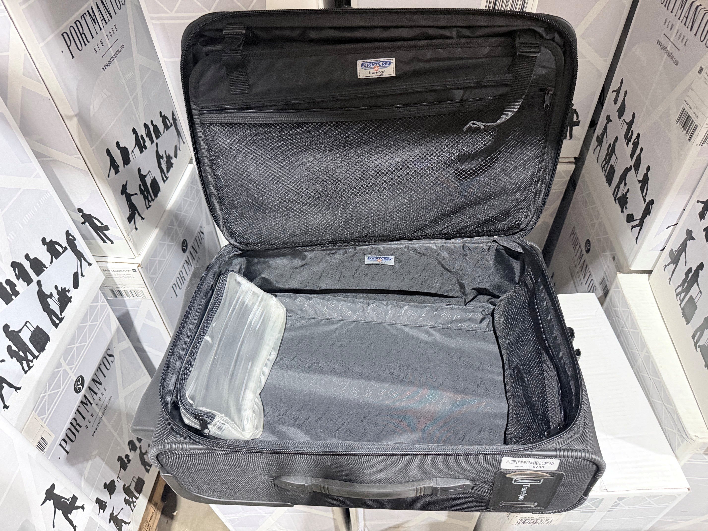 Travelpro Flight Crew Black Carry On  U3