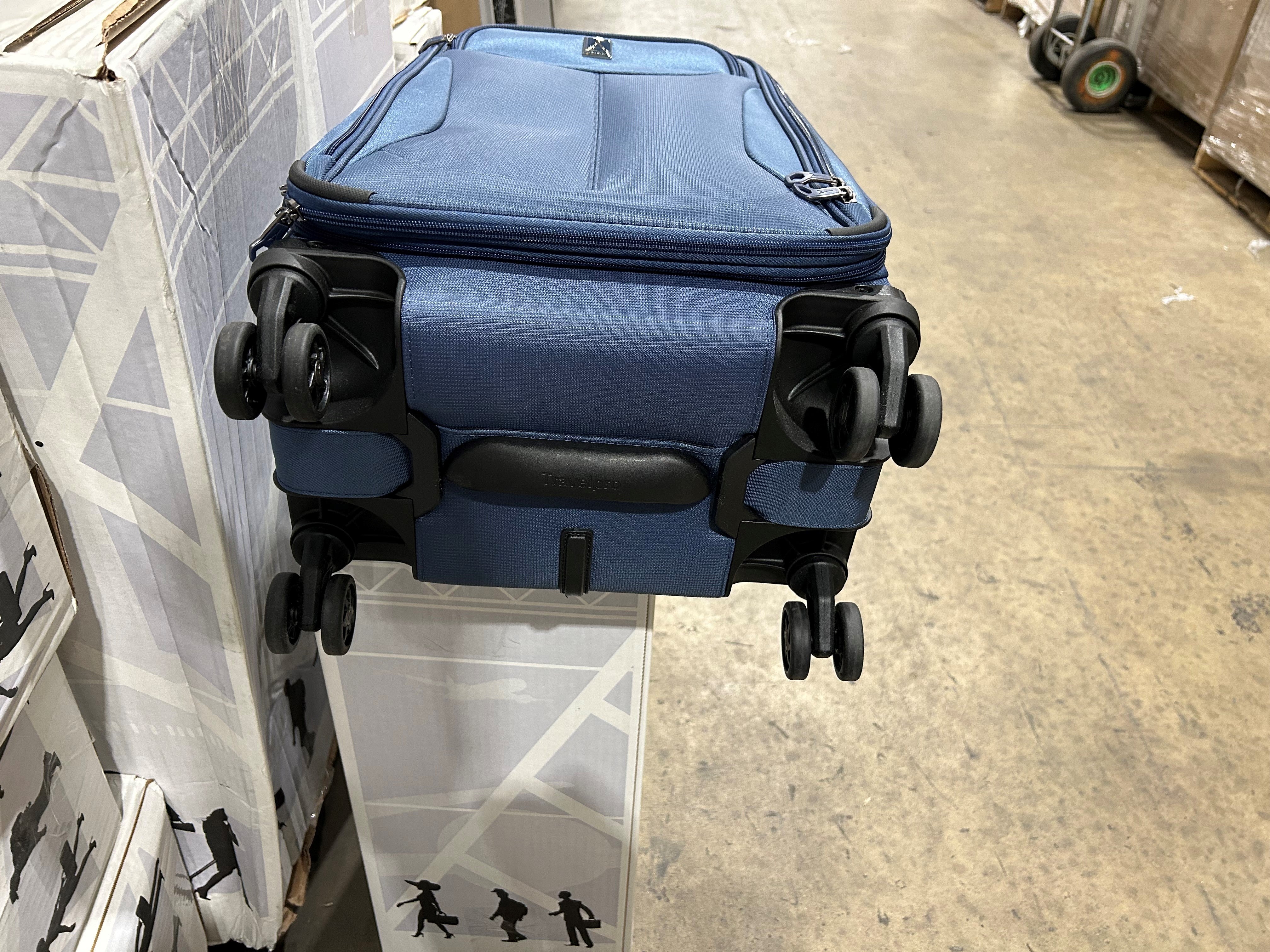 Travelpro Tourlite Softside Expandable Luggage with 4 Spinner Wheels, Lightweight Suitcase, Men and Women U7