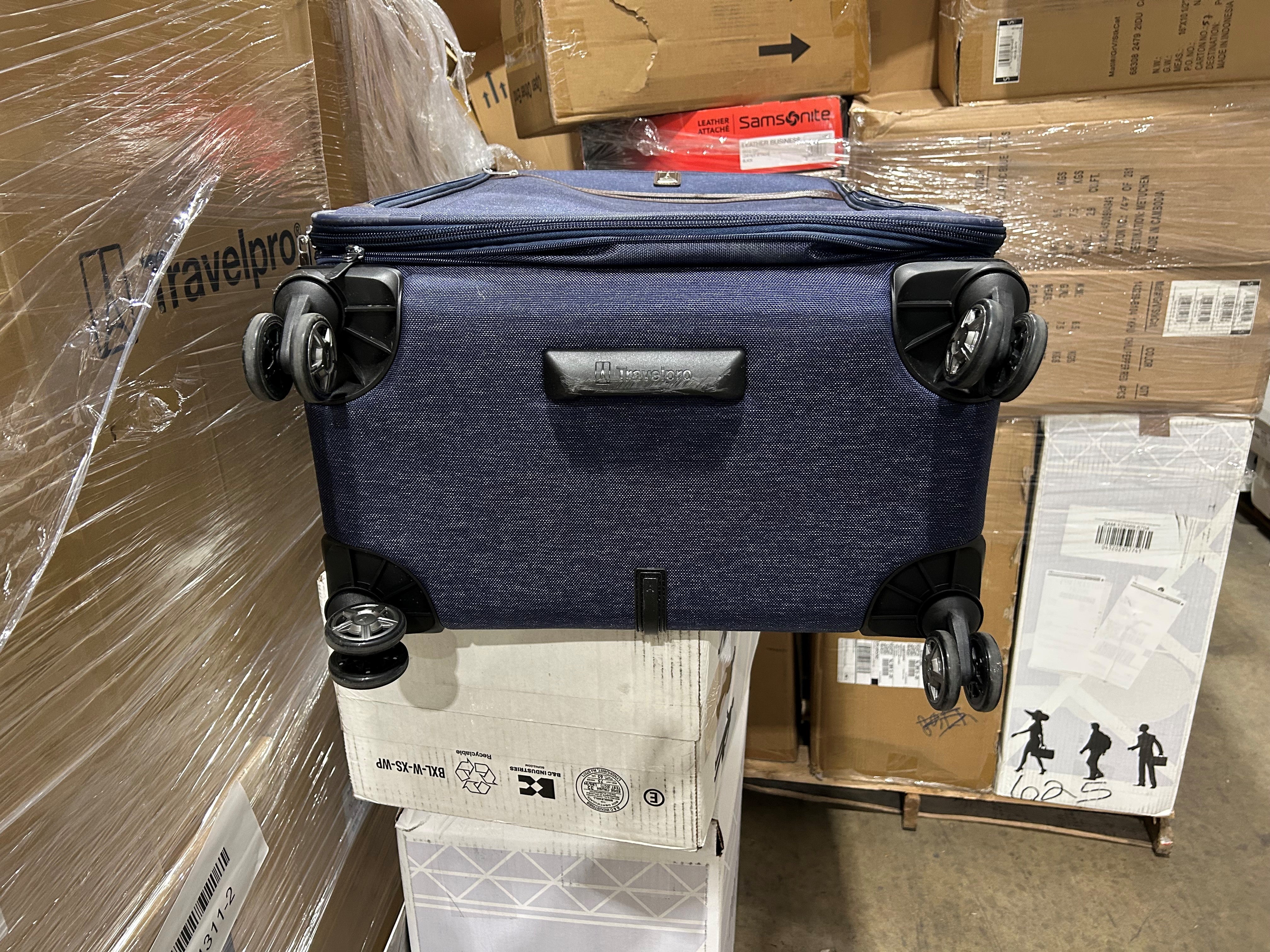 Travelpro Platinum Elite Softside Expandable Luggage, 8 Wheel Spinner Suitcase, USB Port, Suiter, Men and Women U9