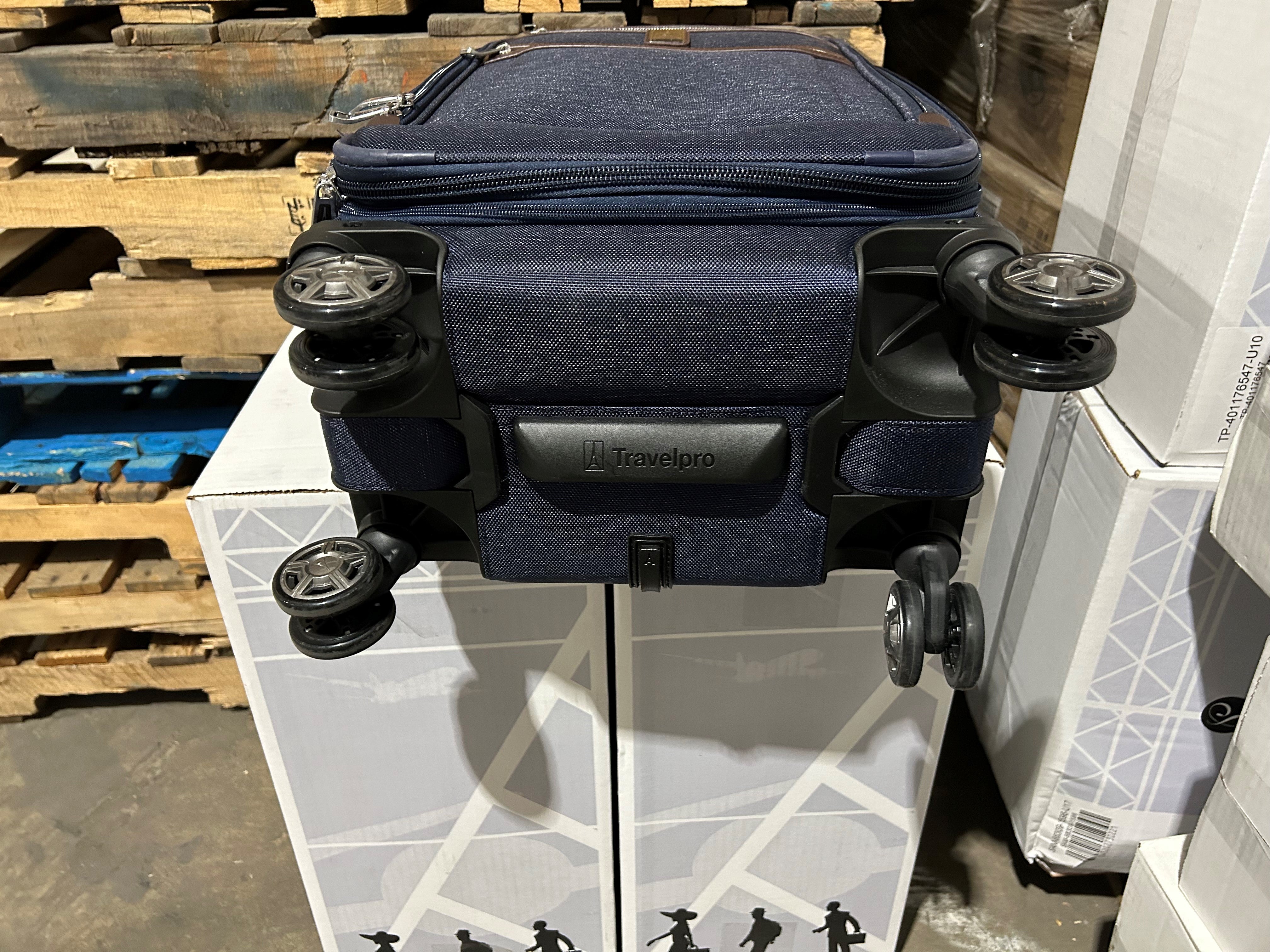 Travelpro Platinum Elite Softside Expandable Luggage, 8 Wheel Spinner Suitcase, USB Port, Suiter, Men and Women U3