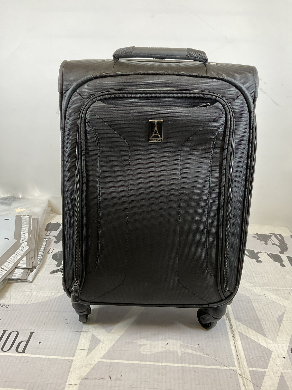 Travelpro 21 in Carry On Luggage U9