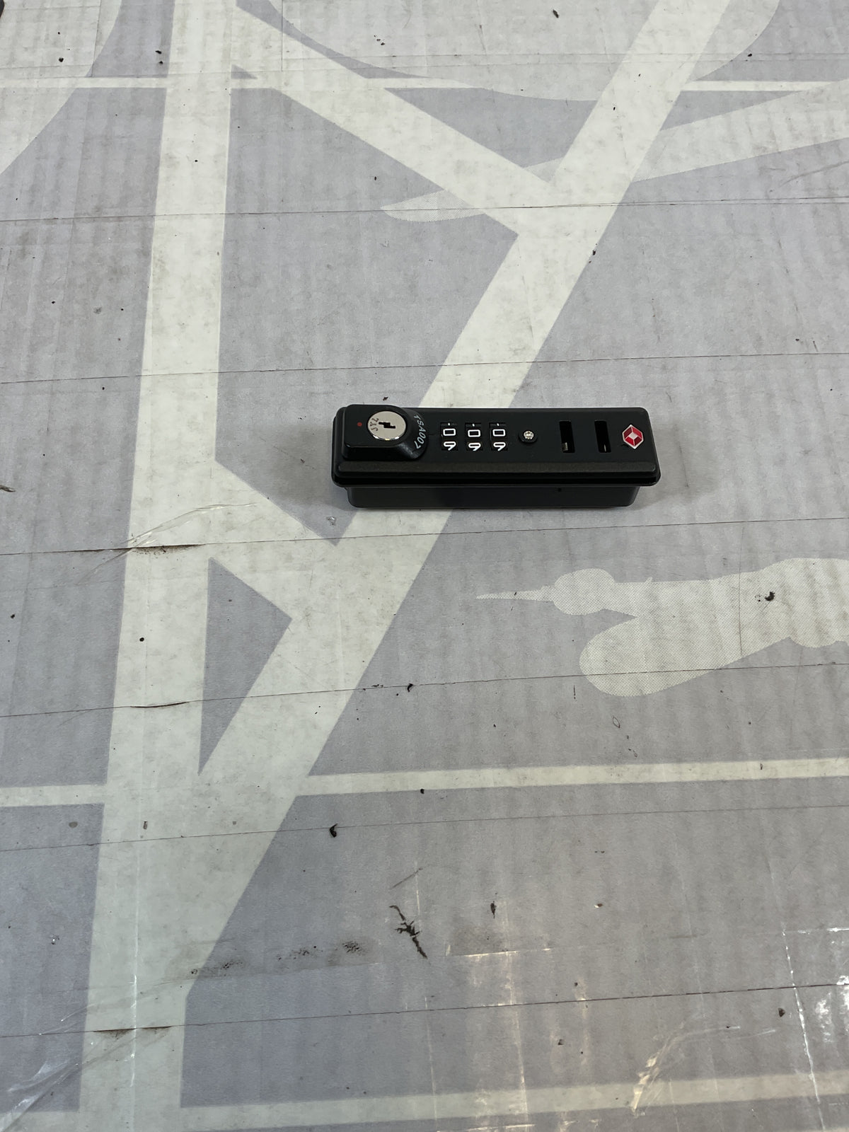 Travelpro MaxLite Air Lock U13