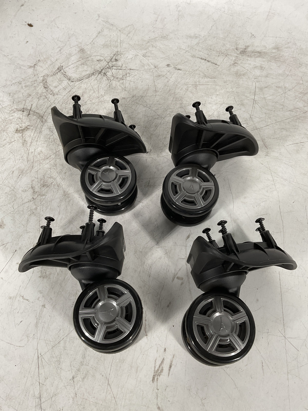 Travelpro Platinum Elite Medium Set of 4 Wheels U39