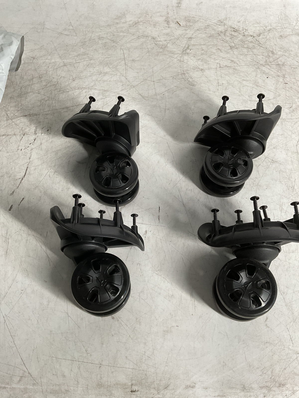 Travelpro Crew Classic Hardside Medium Set of 4 Wheels U48