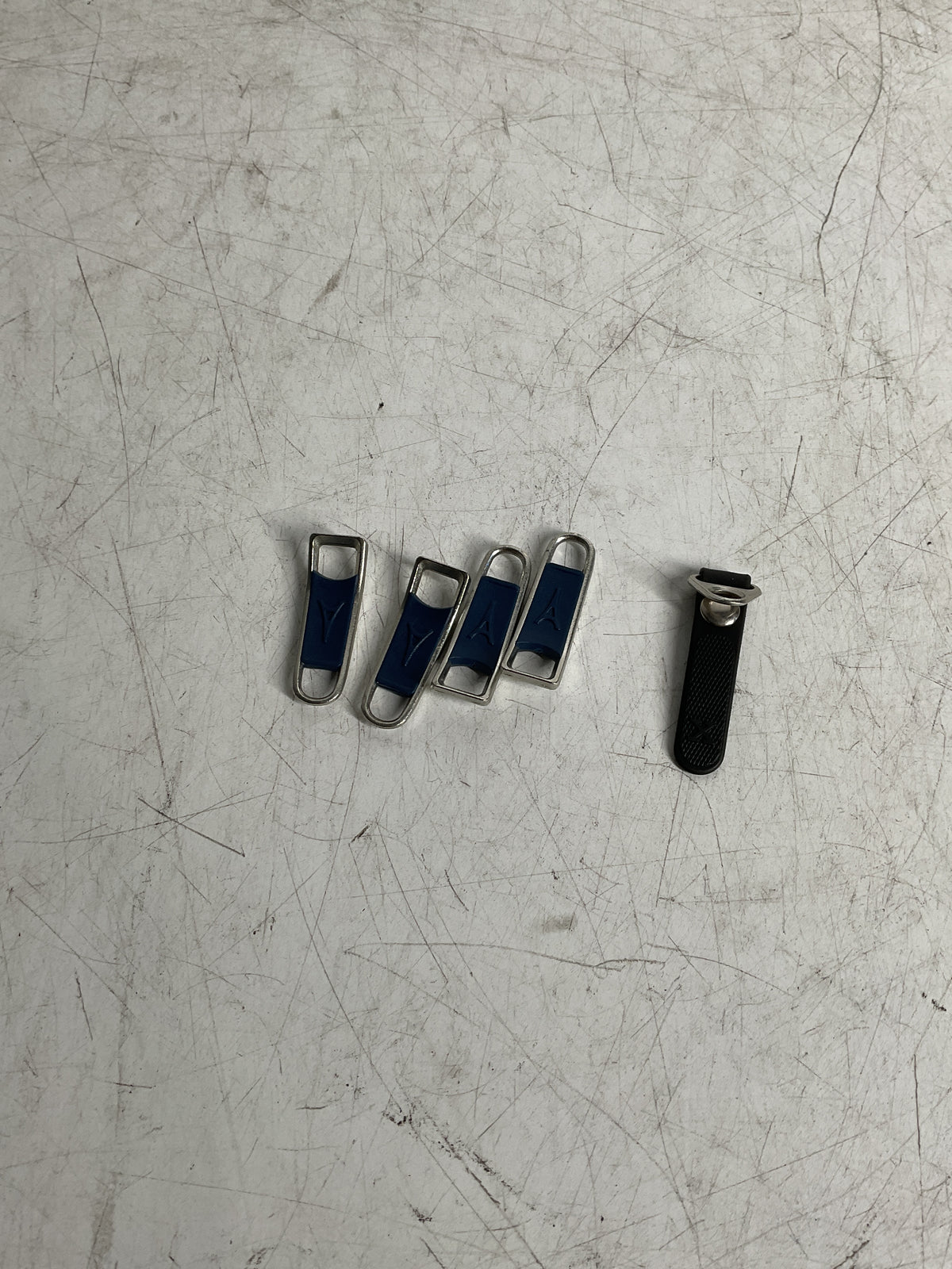 Travelpro Maxlite 5 Medium Zipper Pulls U1