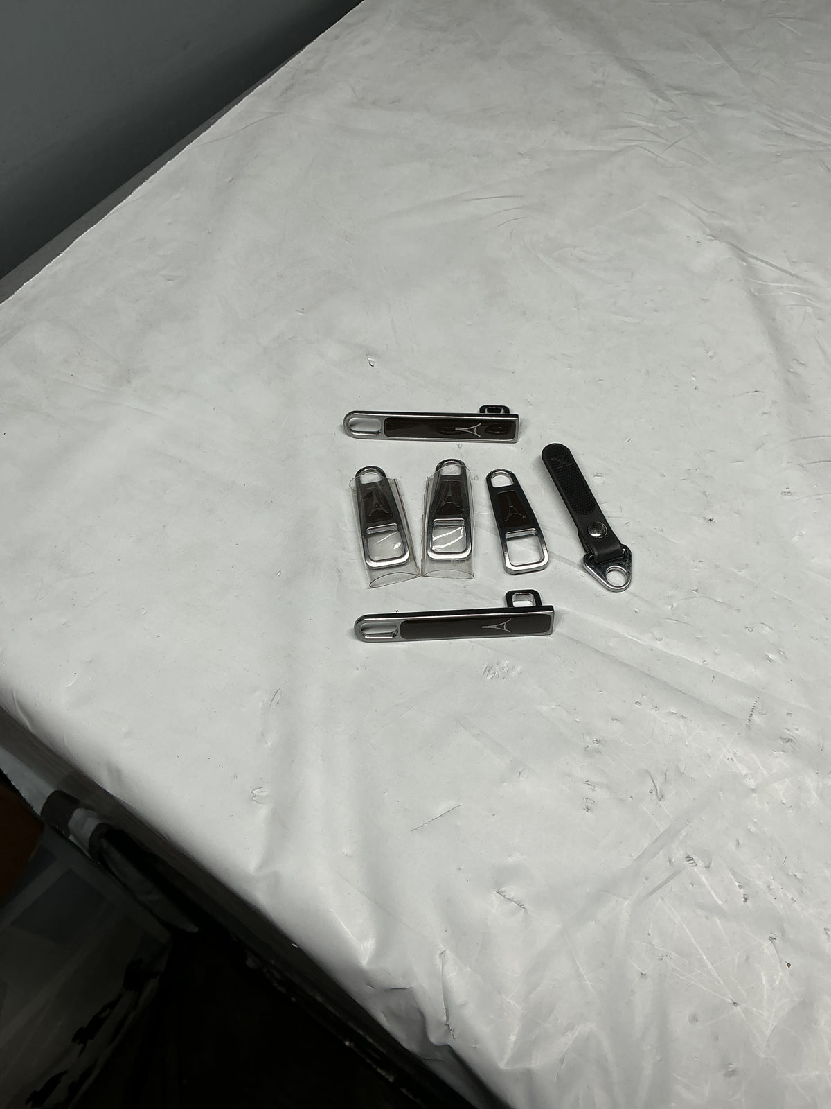 Travelpro Platinum Elite Set of Zipper PullsU46