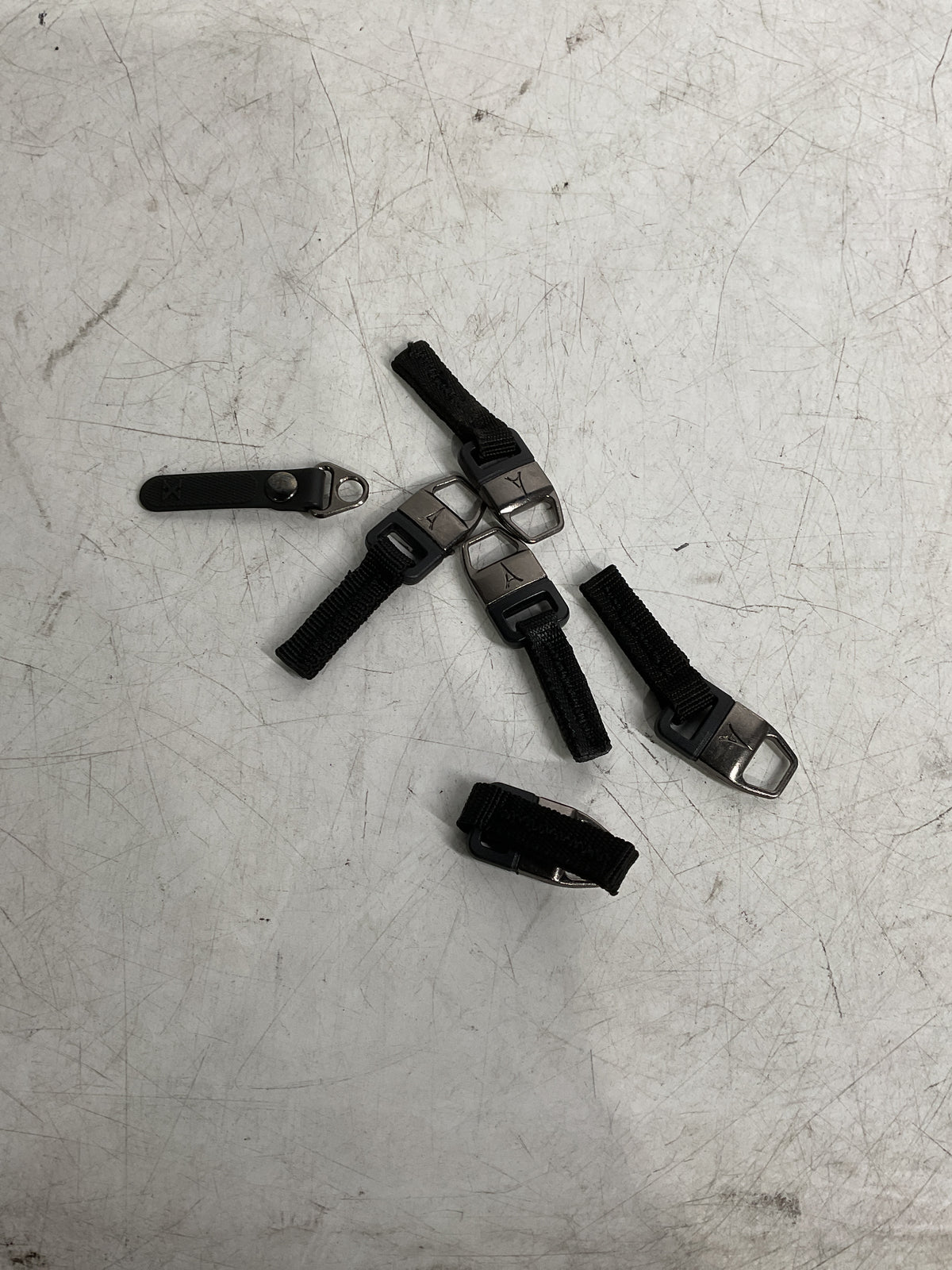 Travelpro Bold Large Set Of Zipper Pulls U5