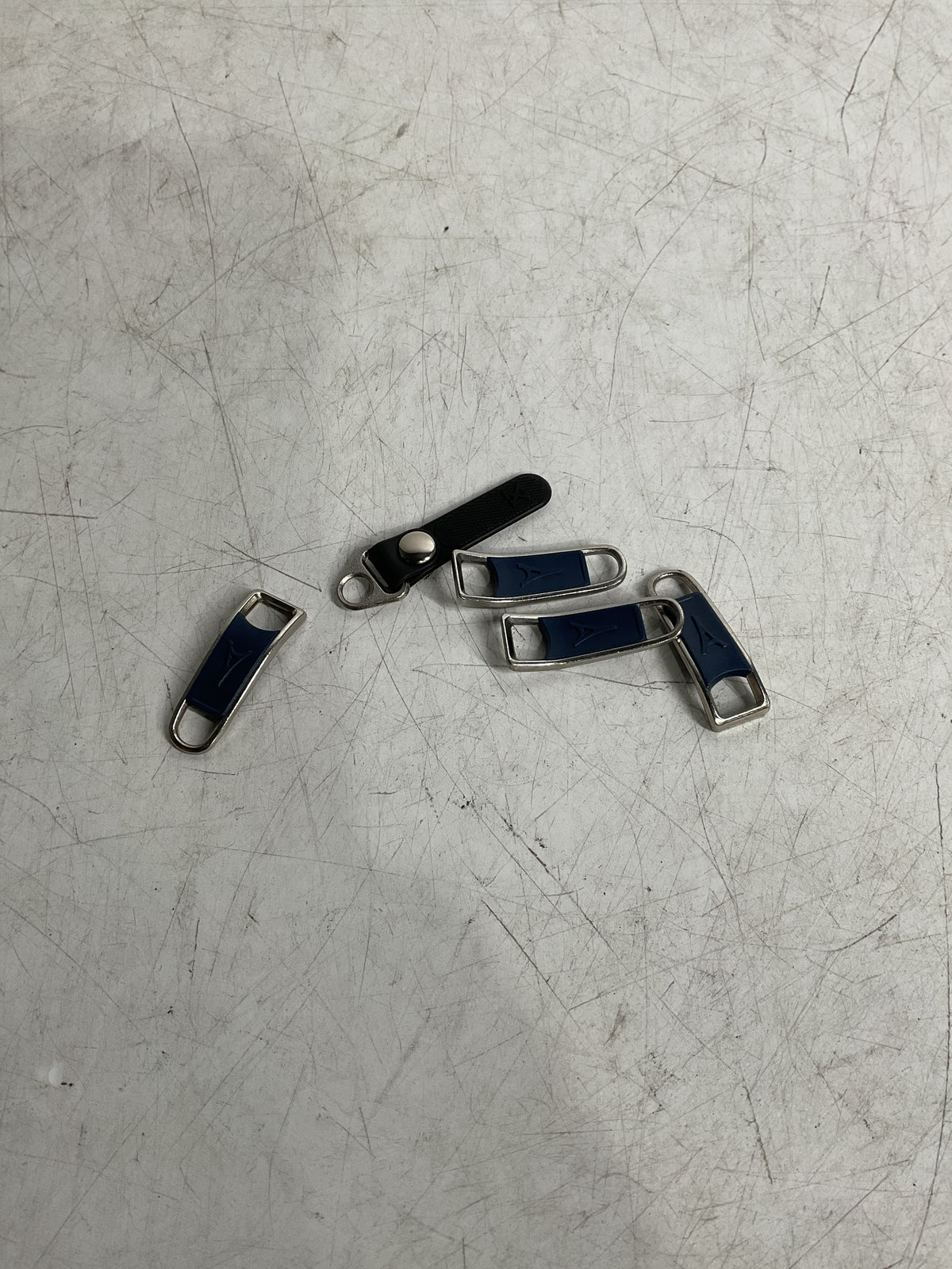 Travelpro MatLite 5 Medium Set of Zipper Pulls U6