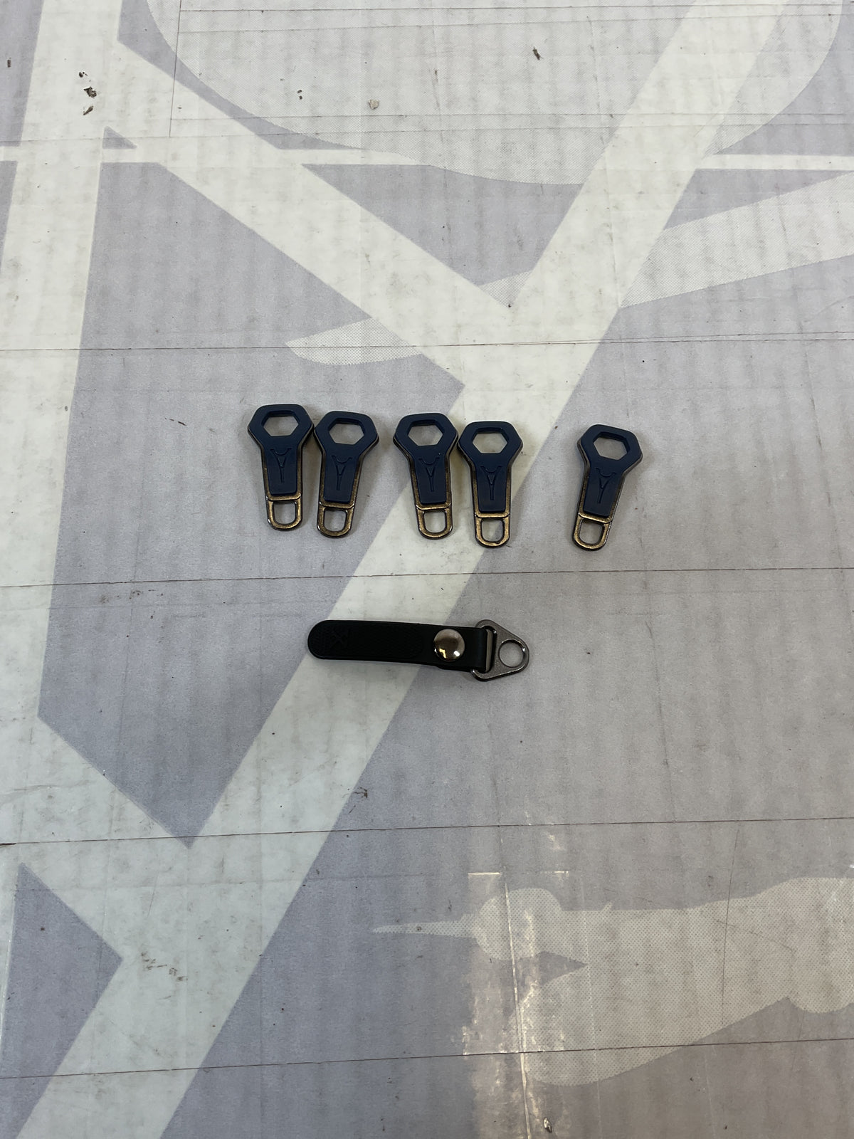 Travelpro Tourlite Set of Zipper Pulls U60