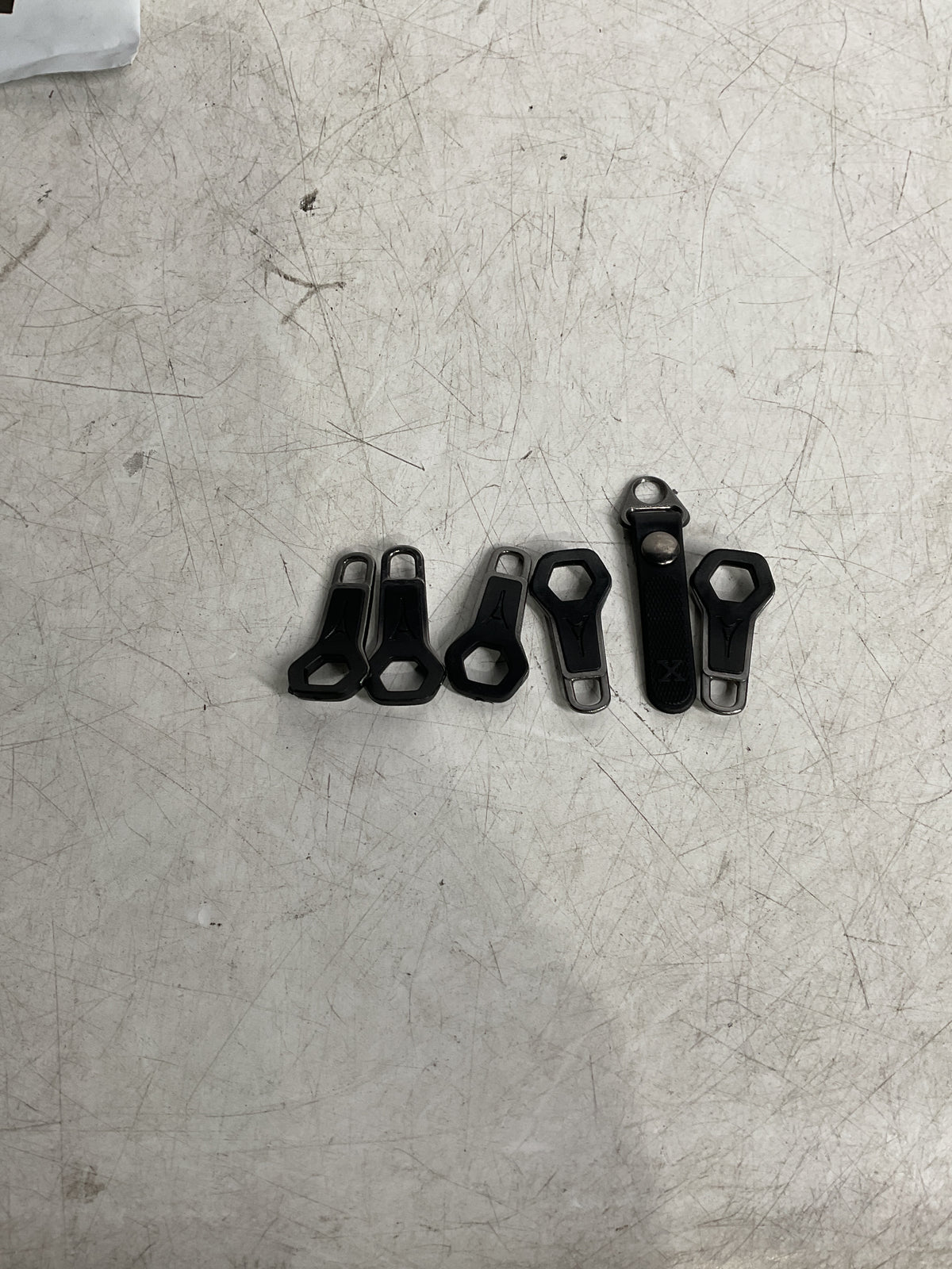 Travelpro  Tourlite Set of Zipper Pulls U9