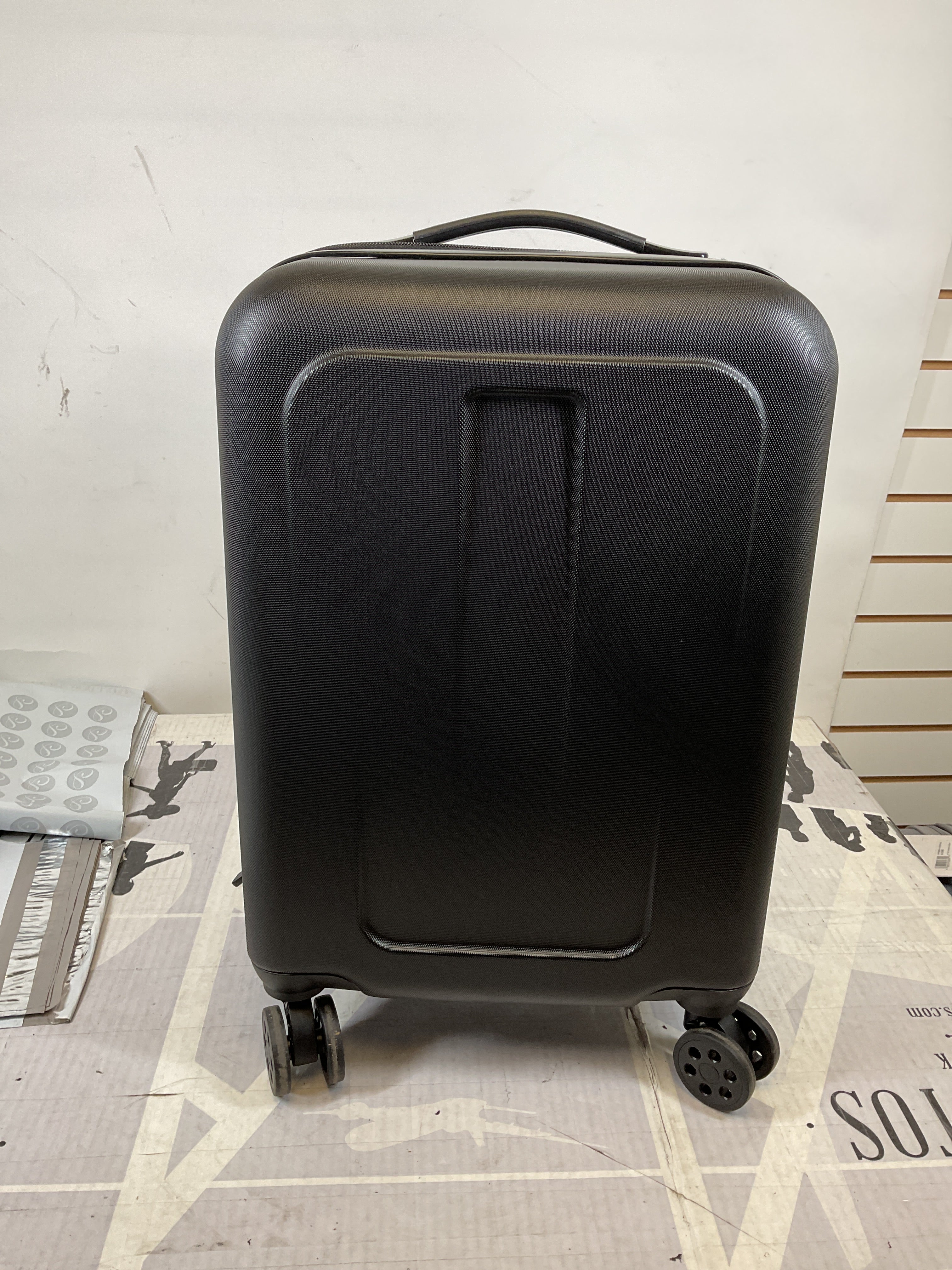 TOTAL TRAVELWARE Passage Expandable Hardside Spinner ( Black , Carry-On 19-Inch ) Black Carry On 19 Inch U2