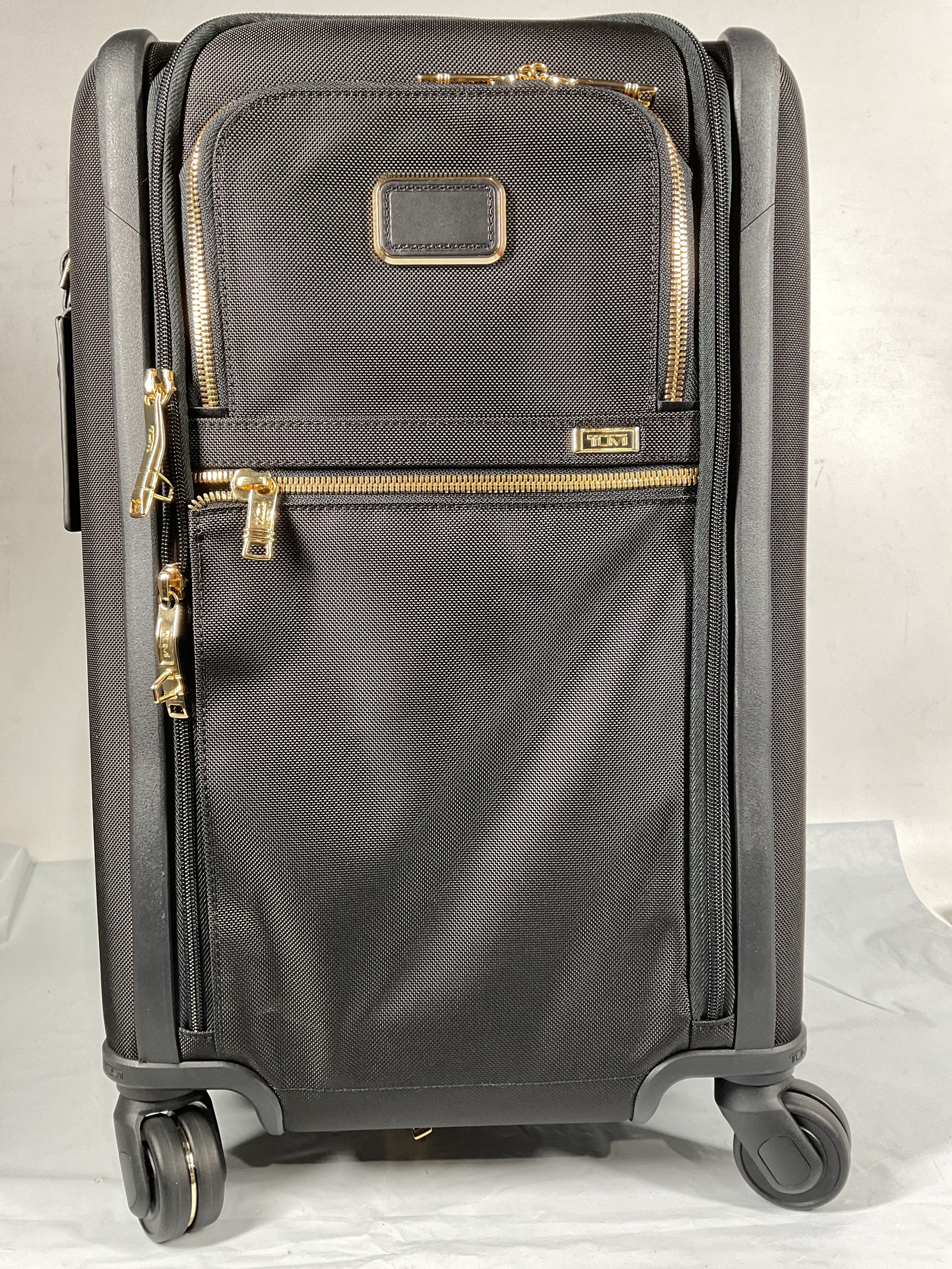 Alpha 3 International Dual Access 4 Wheel Carry On ( Black/Gold , One Size ) Black/Gold One Size U1