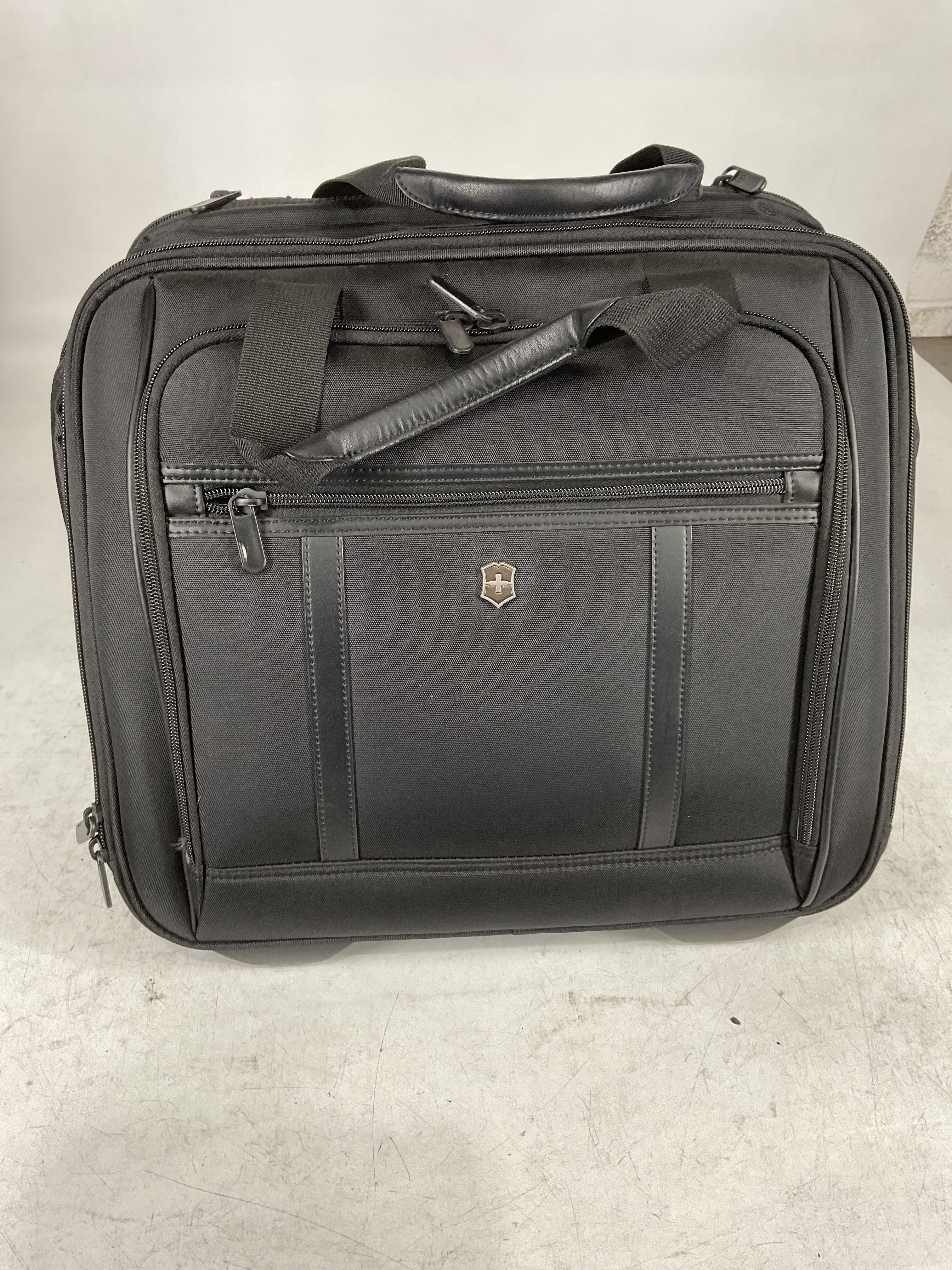 Victorinox Werks Professional 2.0 2 Wheeled Business Case U1