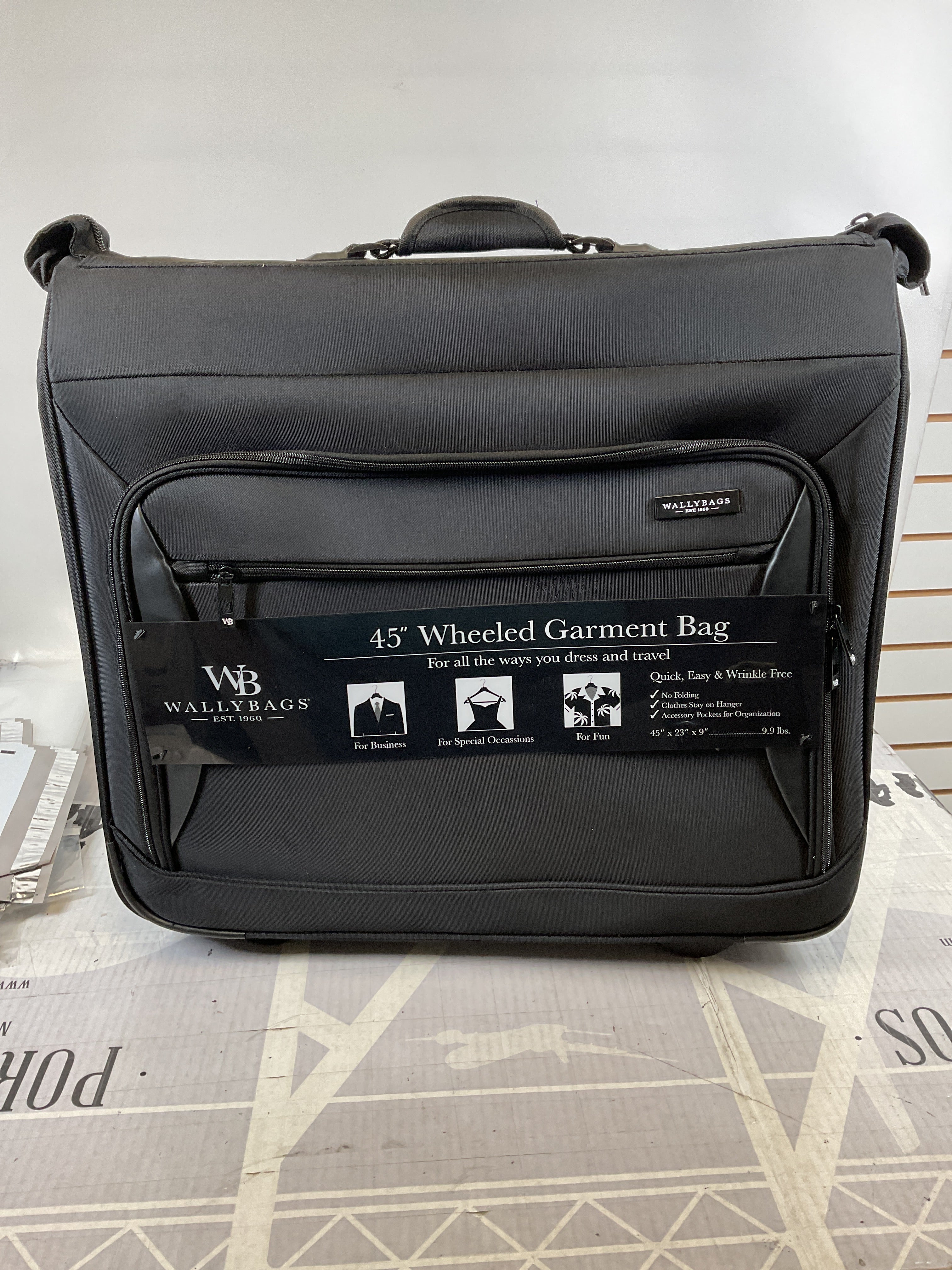 WallyBags 45 Premium Rolling Garment Bag with multiple pockets ( Black , One Size ) Black One Size U22