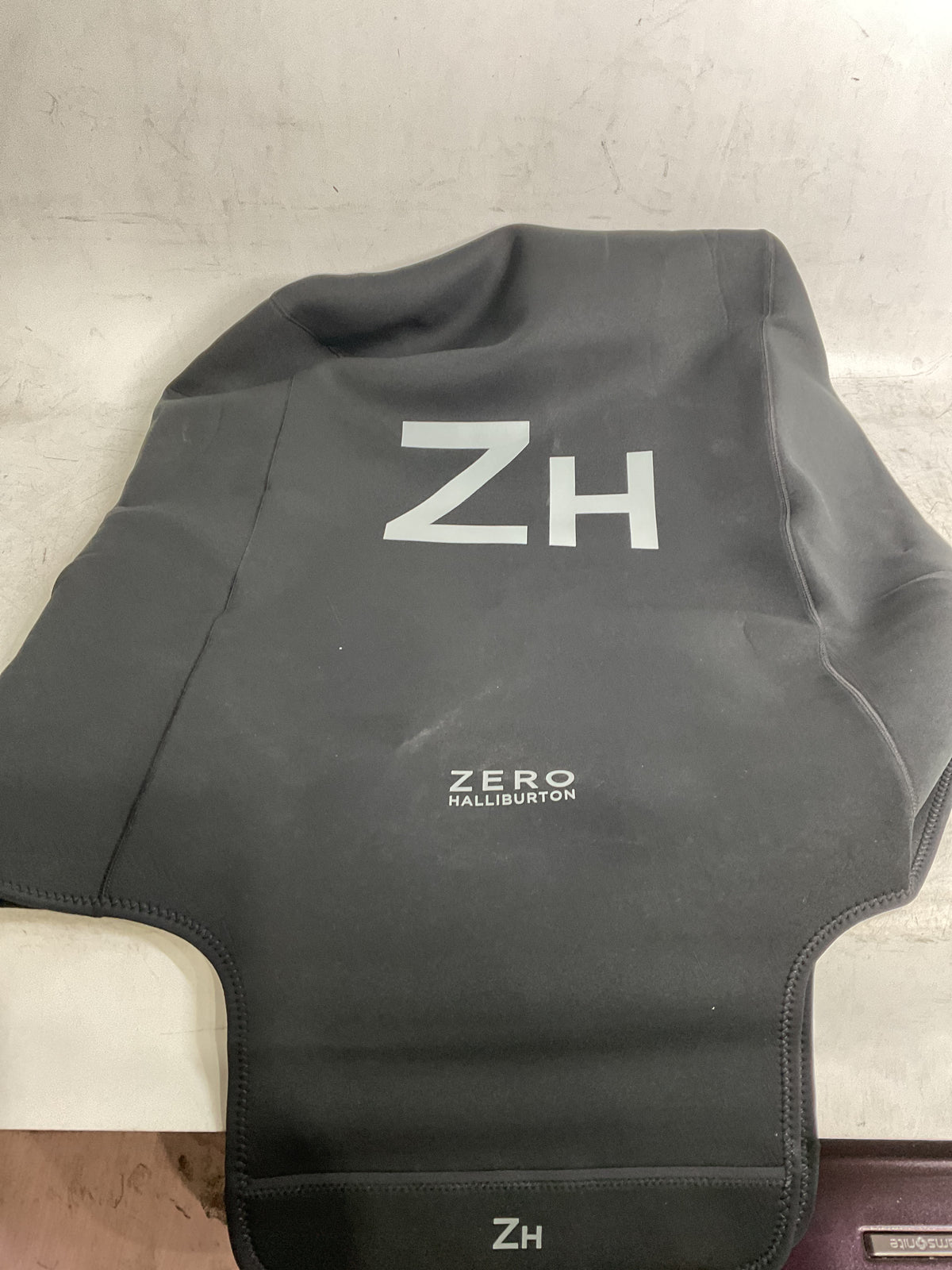 Zero Halliburton Large Luggage Cover U1