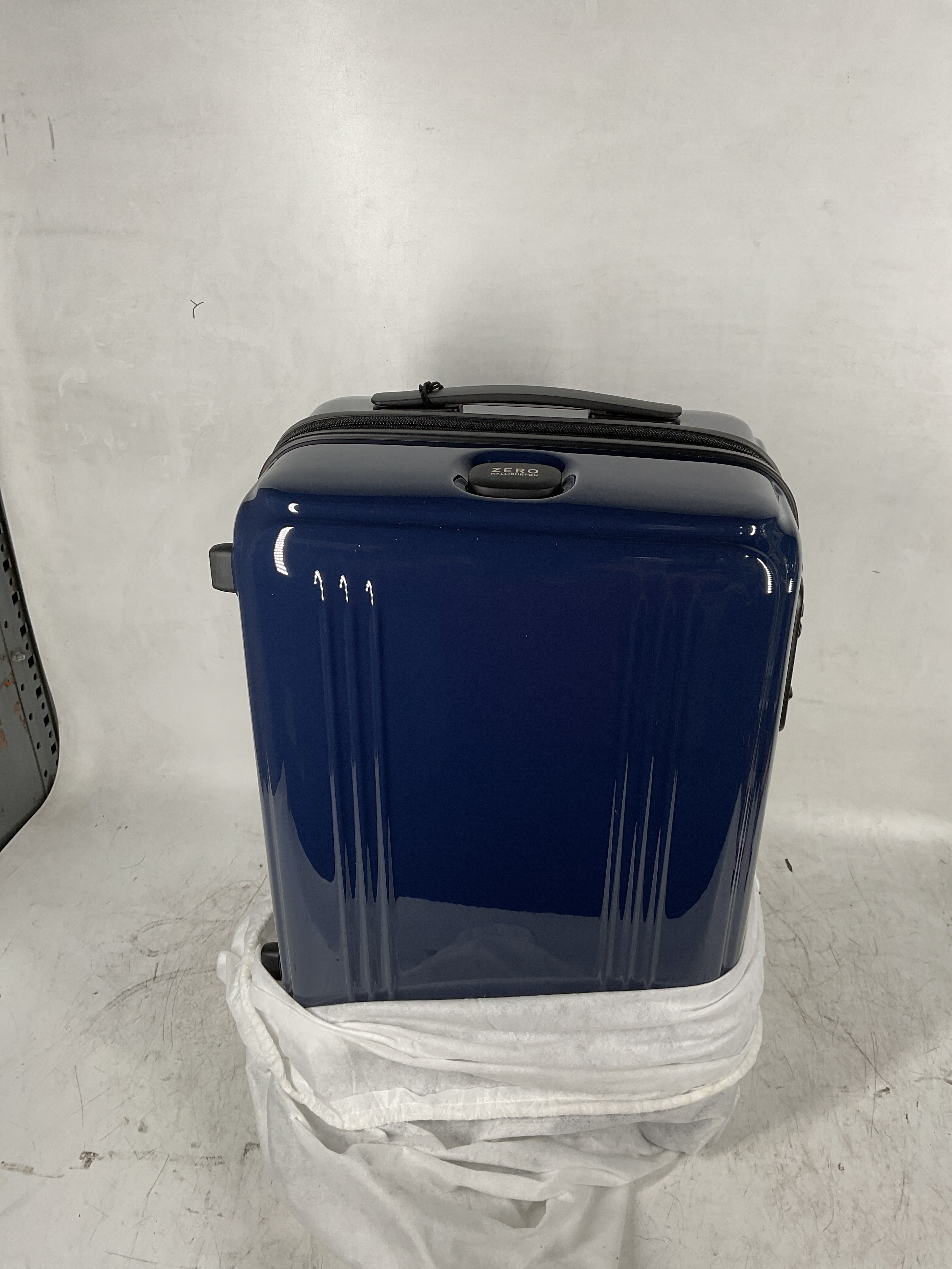 ZERO Halliburton Edge Lightweight Brilliant Collection ( Blue , International Carry-On Case ) Blue International Carry On Case U1