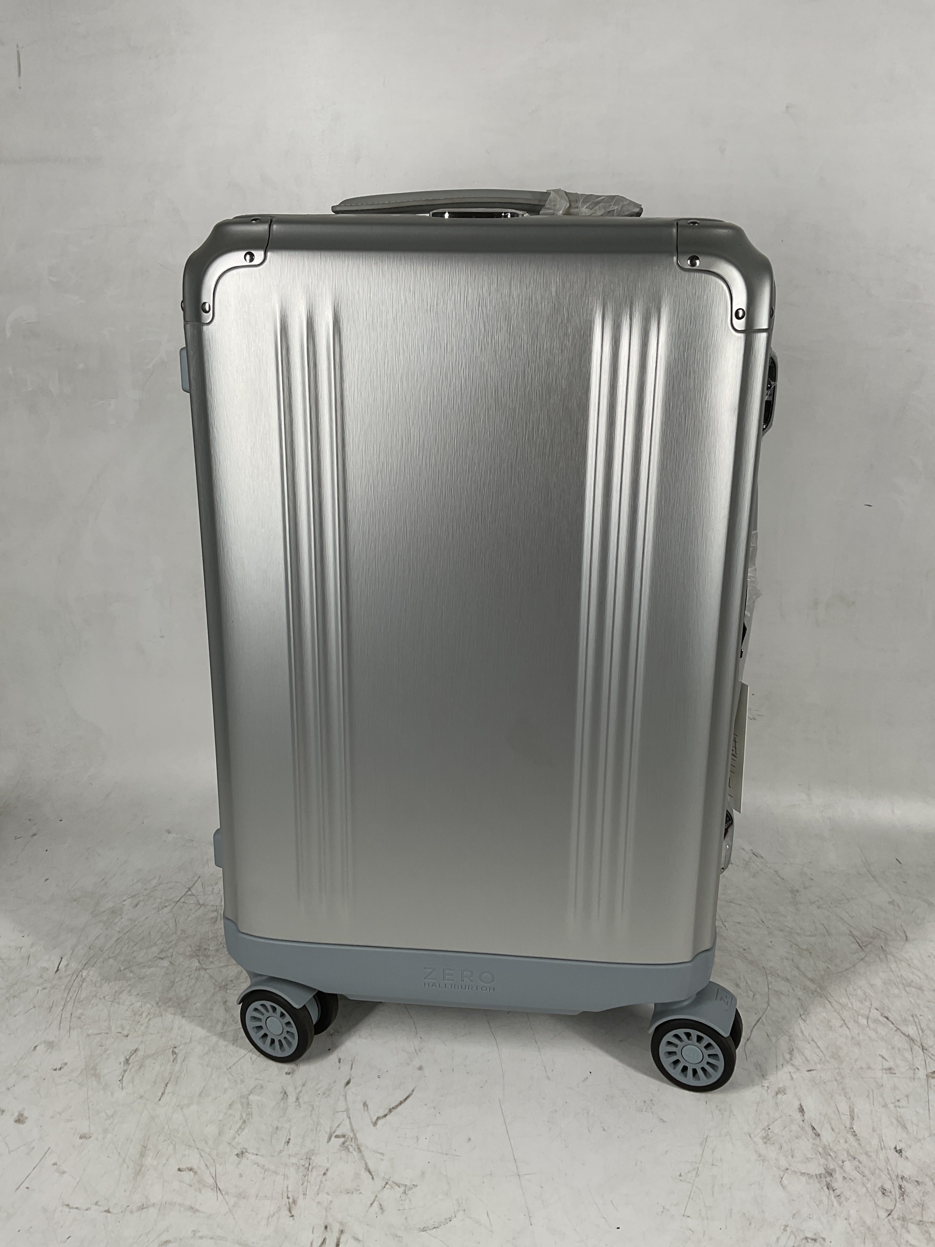 ZERO Halliburton Pursuit Aluminum Hardside Travel Case ( Silver , International Carry-On ) Silver International Carry On U1