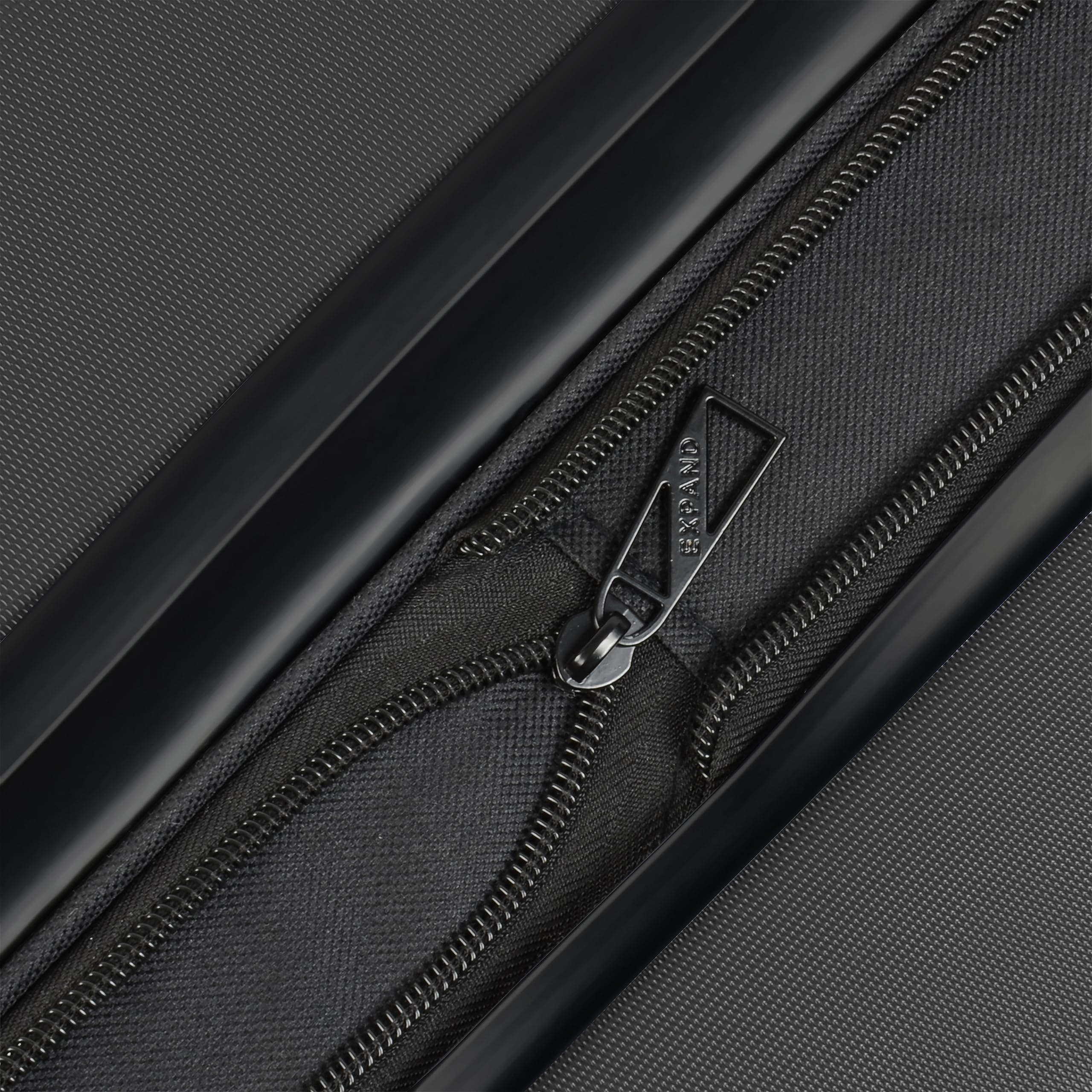 TOTAL TRAVELWARE Passage Expandable Hardside Spinner ( Black , Checked-Medium 24-Inch ) Black Checked Medium 24 Inch U1