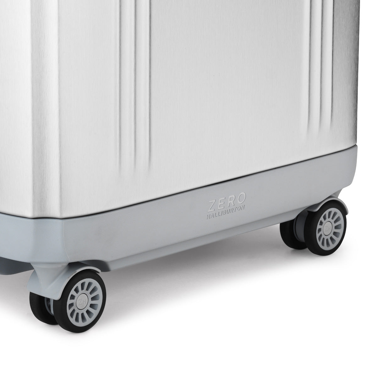 ZERO Halliburton Pursuit Aluminum Hardside Travel Case ( Silver , Medium Travel Case ) Silver Medium Travel Case U1