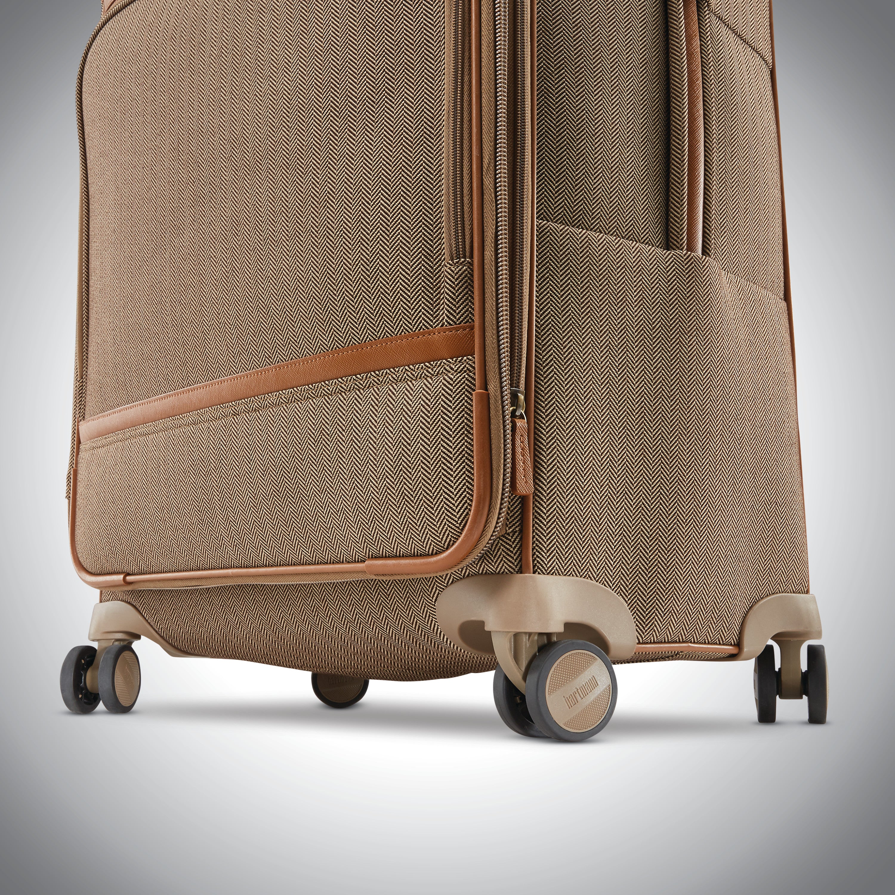 Hartmann Herringbone Deluxe Medium Journey Expandable Spinner ( Terracotta Herringbone , One Size ) Terracotta Herringbone One Size U1