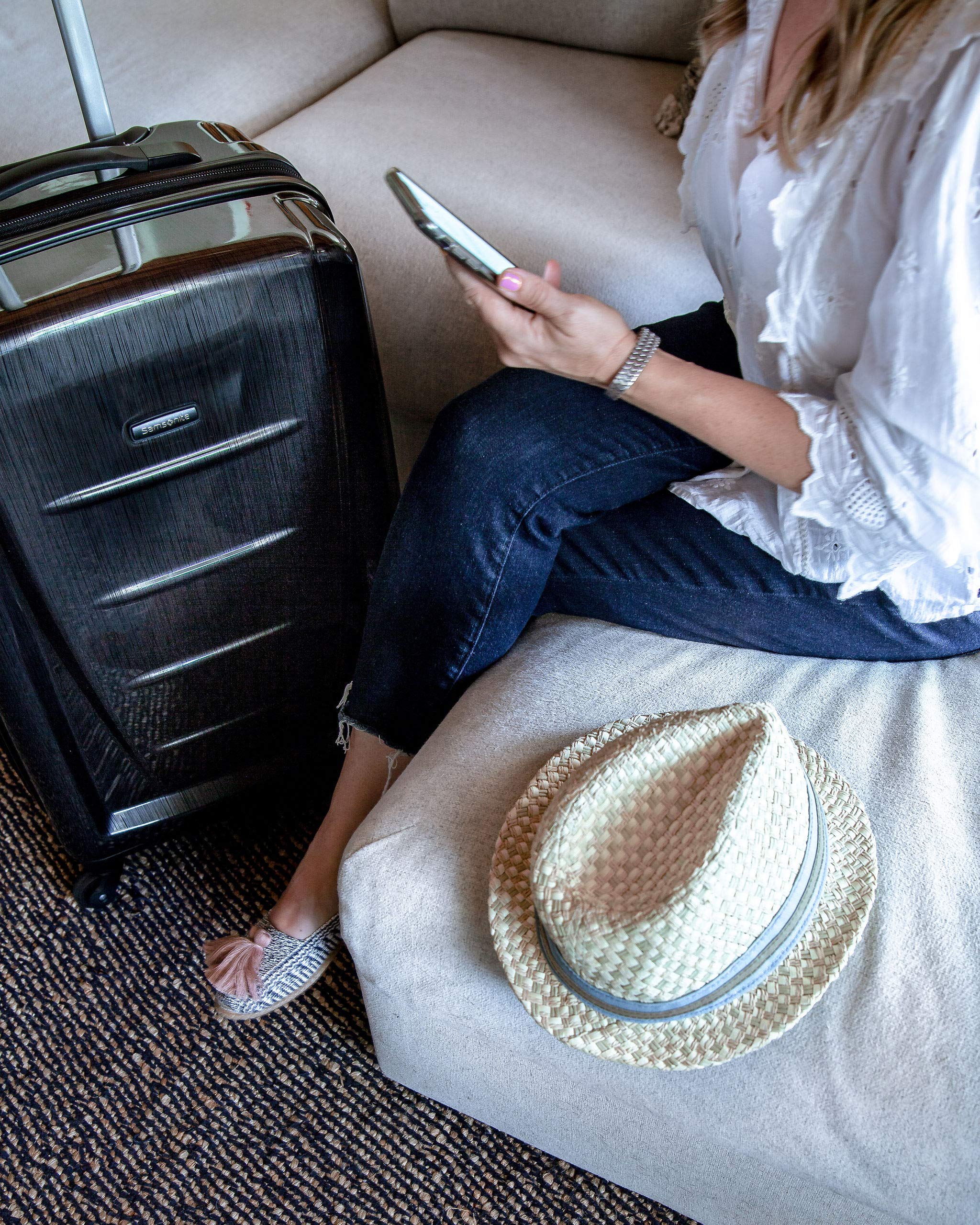 Samsonite Winfield 2 Hardside Luggage with Spinner Wheels U23